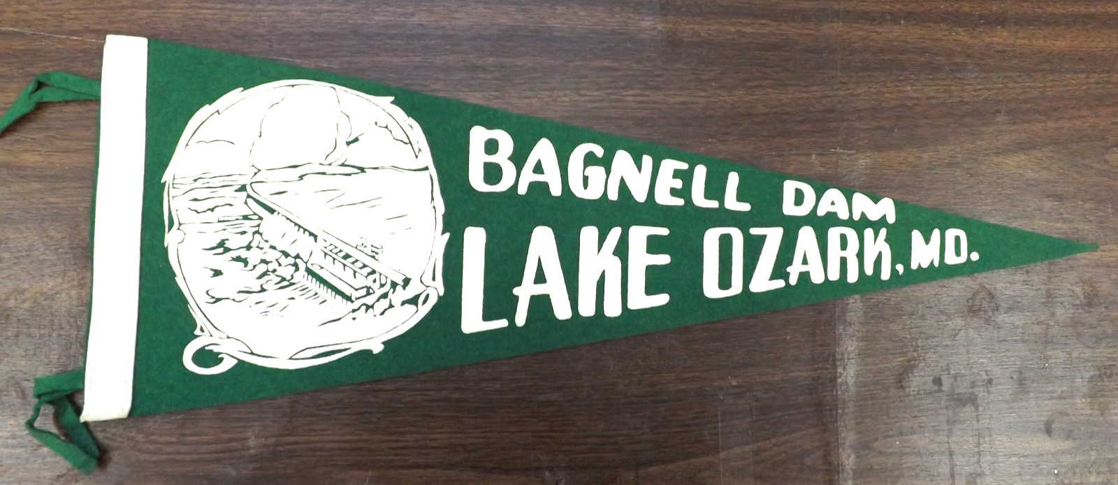 VINTAGE 1950s BAGNELL DAM LAKE OZARK MISSOURI PENNANT BANNER FLAG PRETTY 23.5\