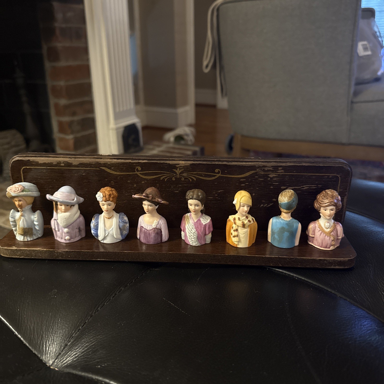 Vtg Avon American Fashion Silhouette Thimble Set & Display Rack From The 1980's
