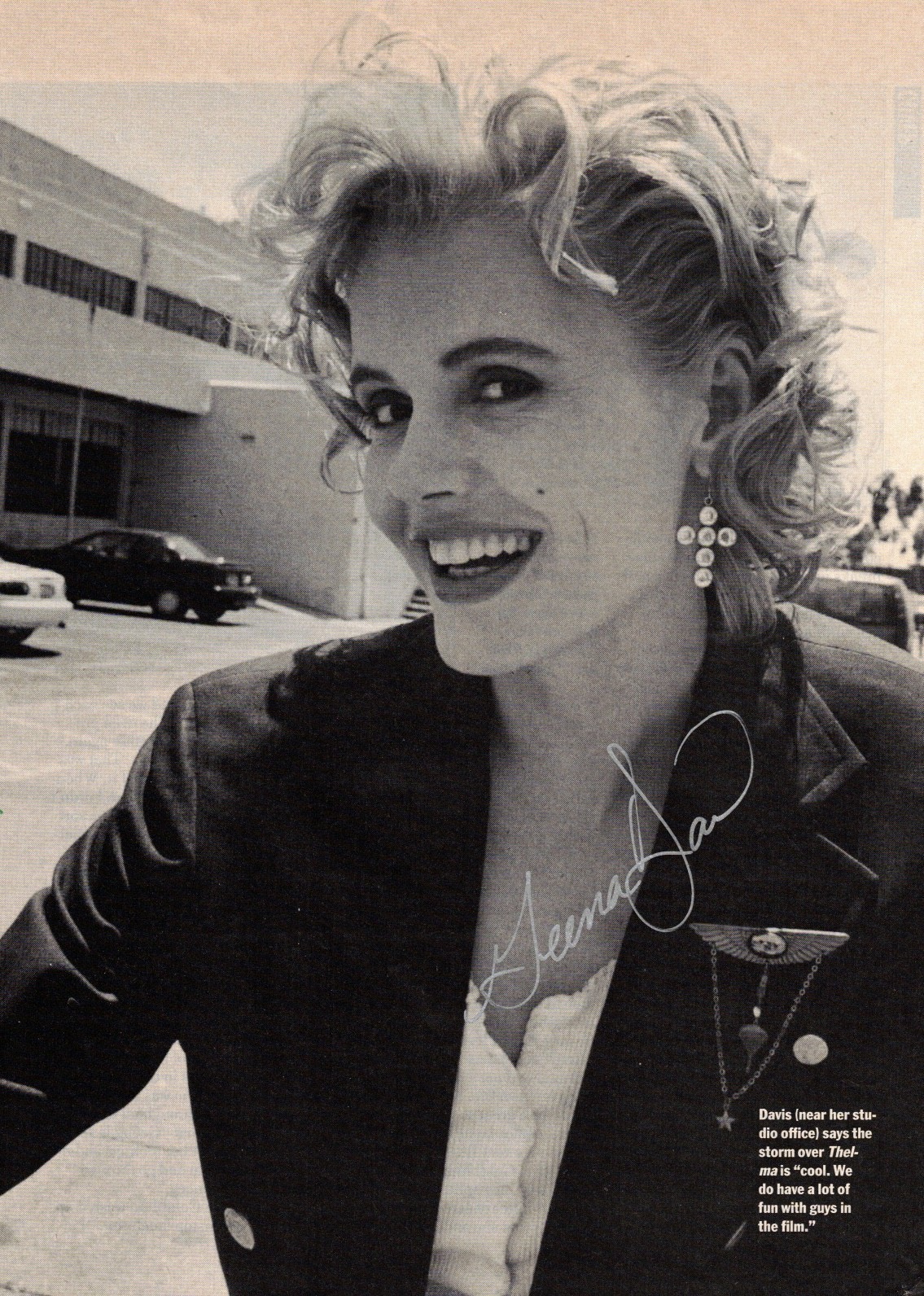 Geena Davis American Actress Original Signed Autograph Magazine Page Beetlejuice Geena Davis American Actress Original Signed Autograph Magazine Page Beetlejuice