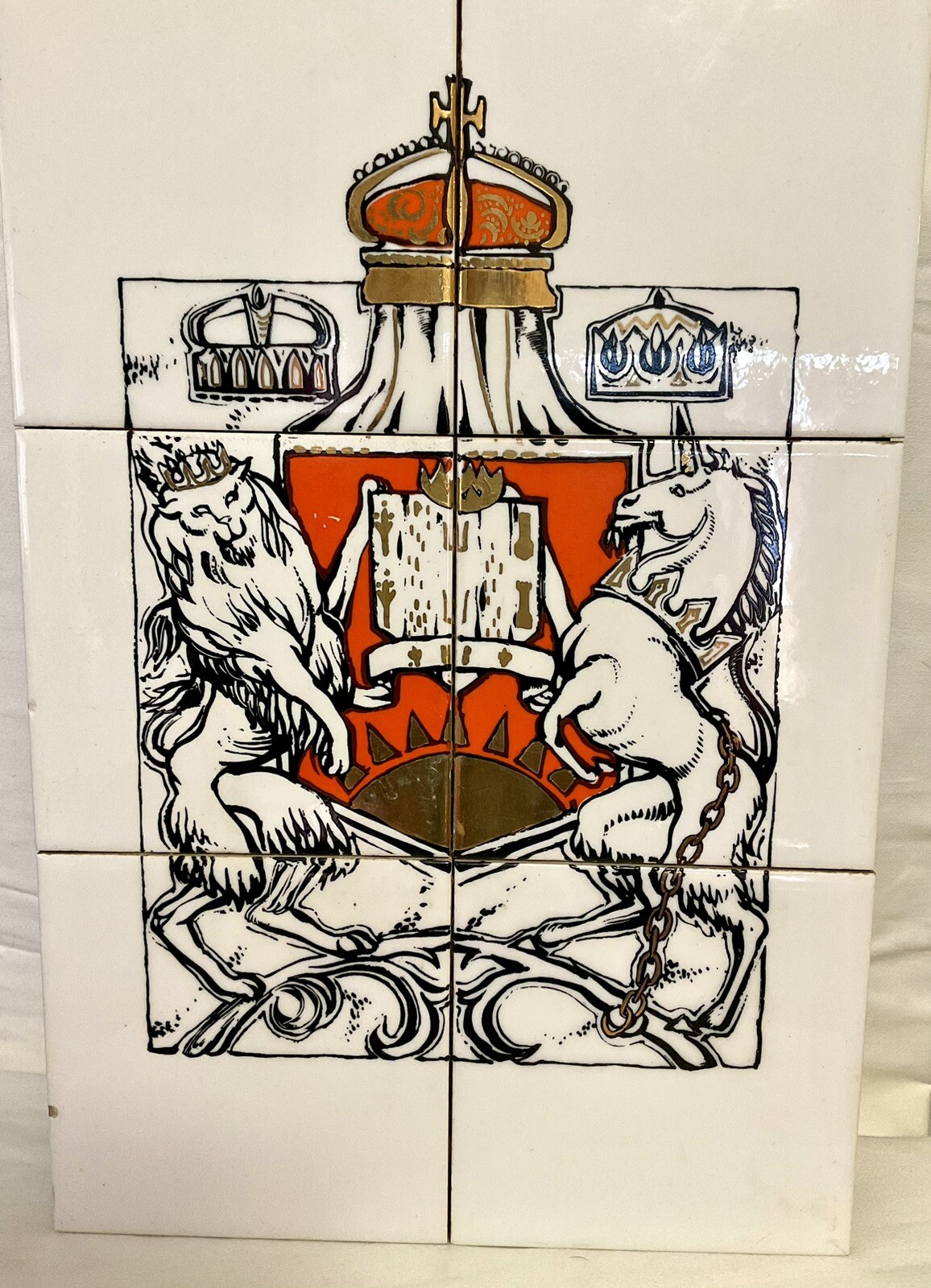 Vintage Royal Coat Of Arms Of The UK Ceramic Tiles On Wood Base Gold Detailing