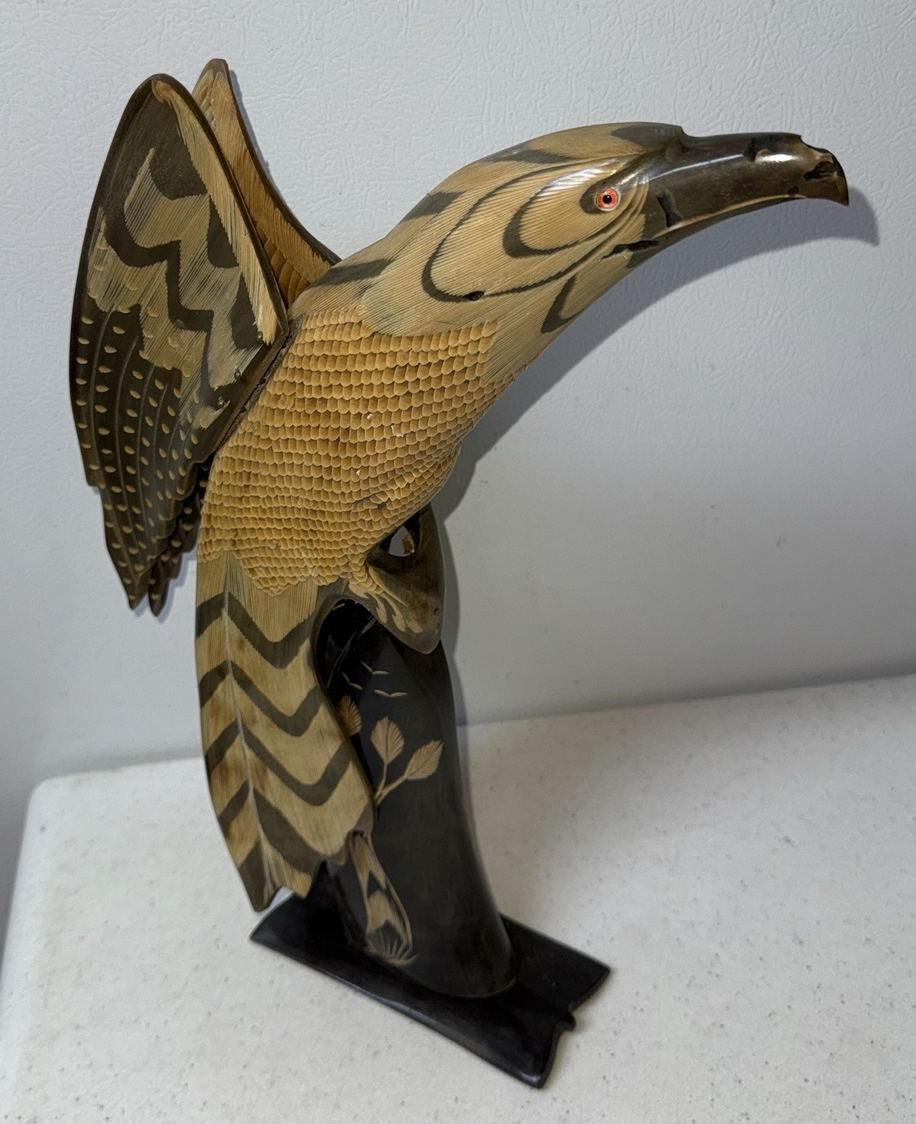 HAND CRAFTED BIRD FIGURINE MADE OF HORN 13\