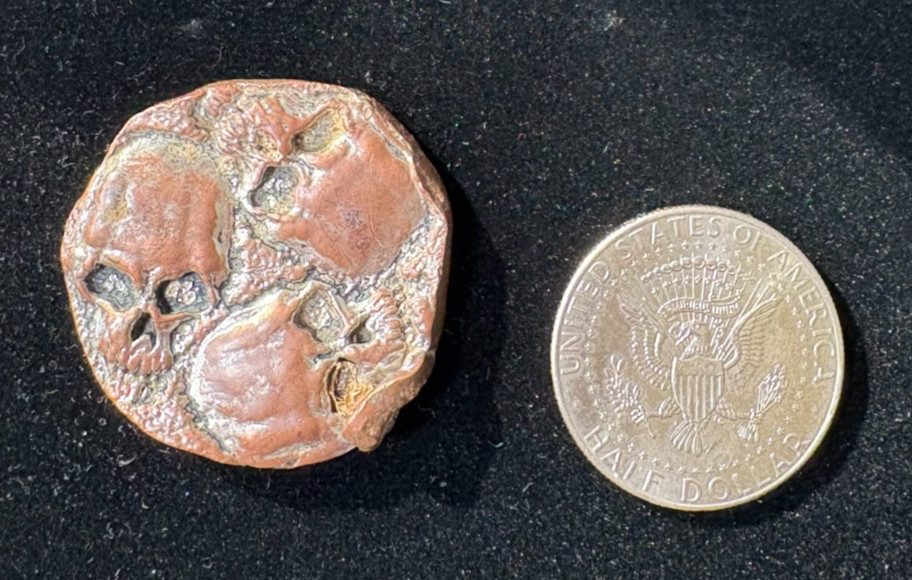 Disney Pirates of the Caribbean Token / Coin with 3 Skulls