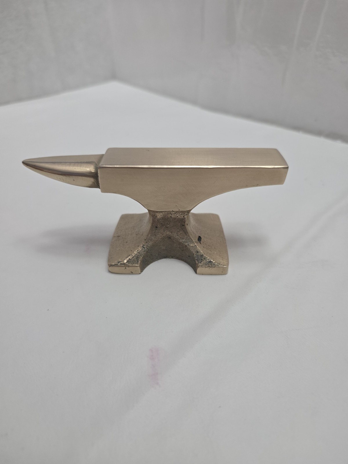 Vintage solid brass miniture jewler\'s anvil paperweight