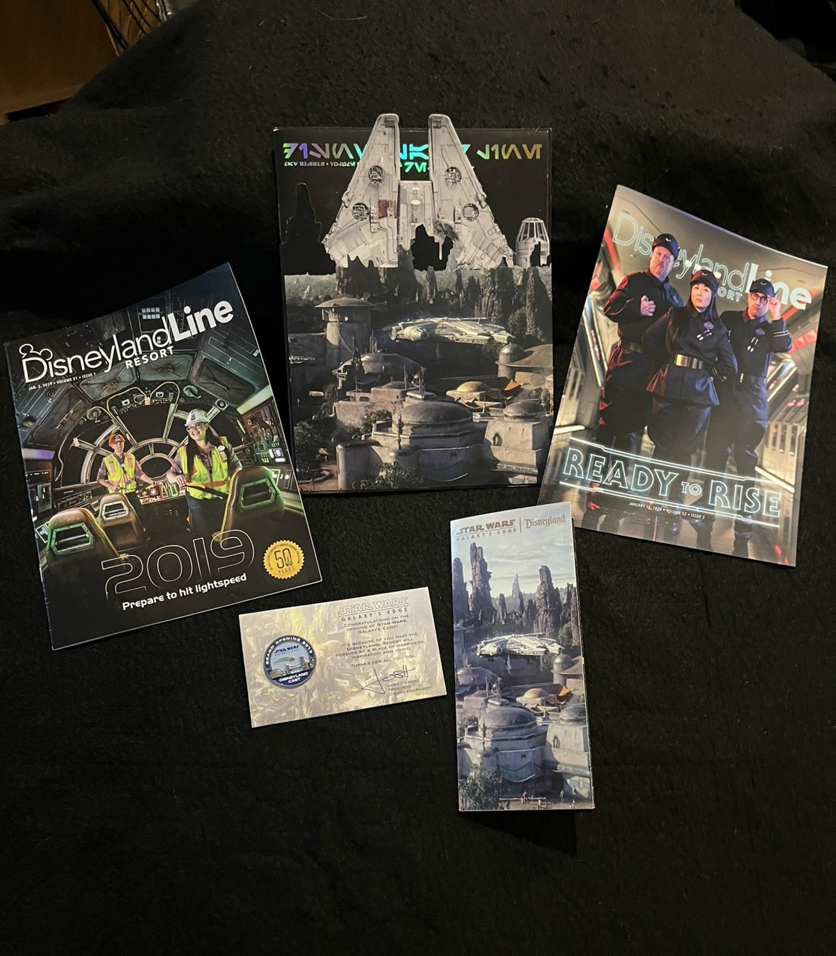 Disneyland Cast Exclusive STAR WARS Galaxy’s Edge 2019 Opening Pin Map Magazines Disneyland Cast Exclusive STAR WARS Galaxy’s Edge 2019 Opening Pin Map Magazines