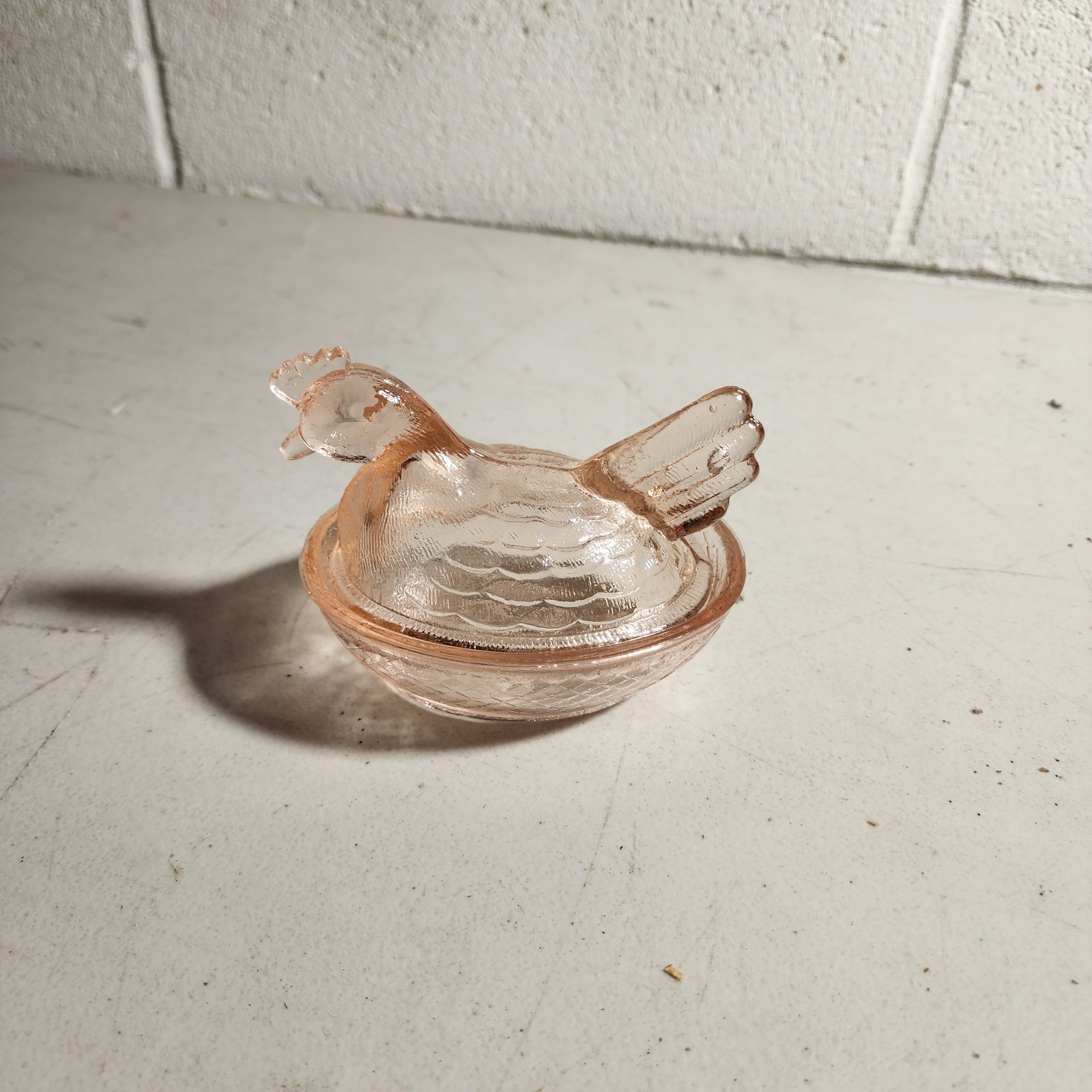 Miniature Pink Vintage Hen On Nest Glass Miniature Pink Vintage Hen On Nest Glass