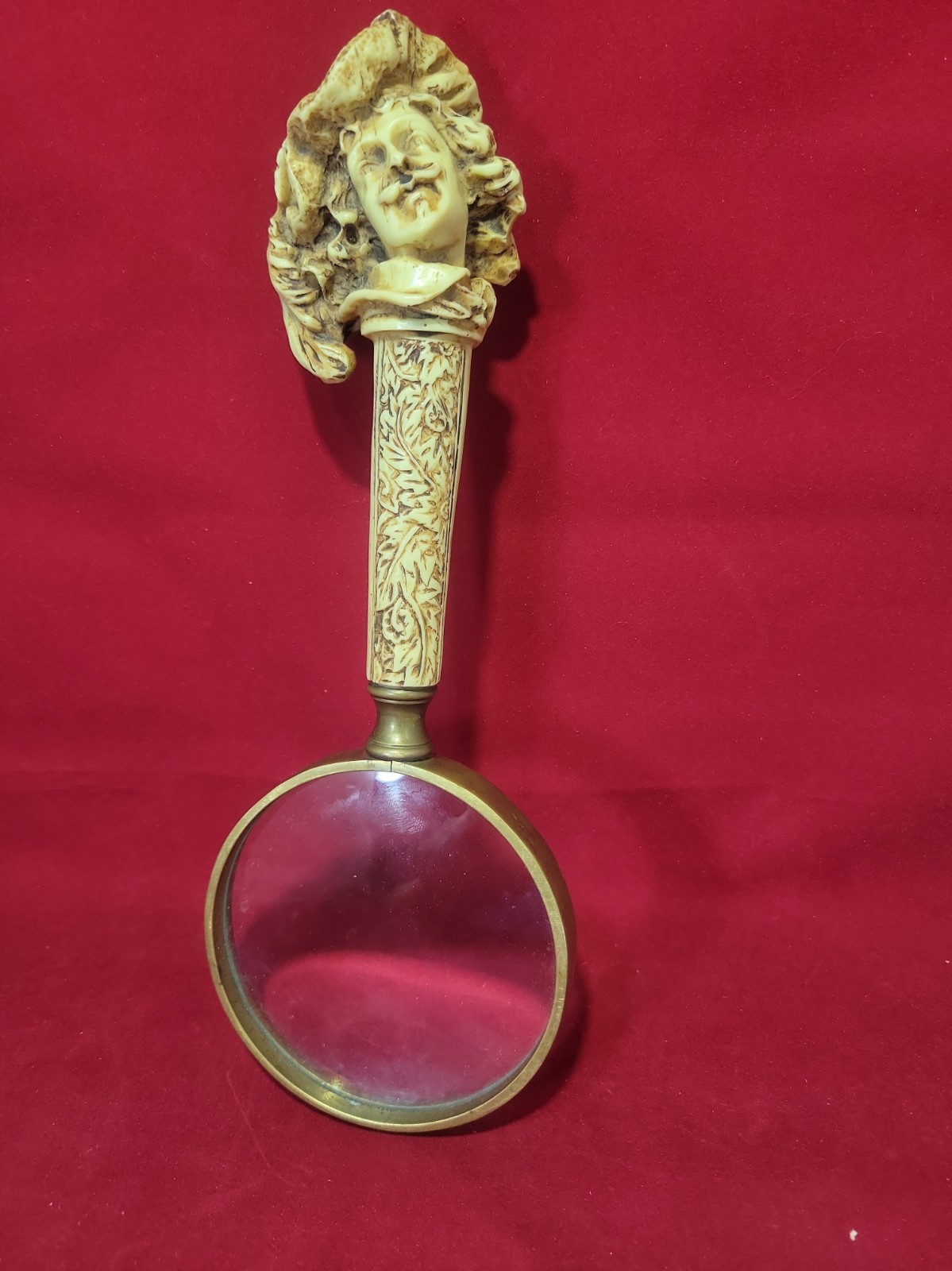 Vintage French Baroque Style Figural W. Shakespeare Large Brass Magnifying Glass Vintage French Baroque Style Figural W. Shakespeare Large Brass Magnifying Glass