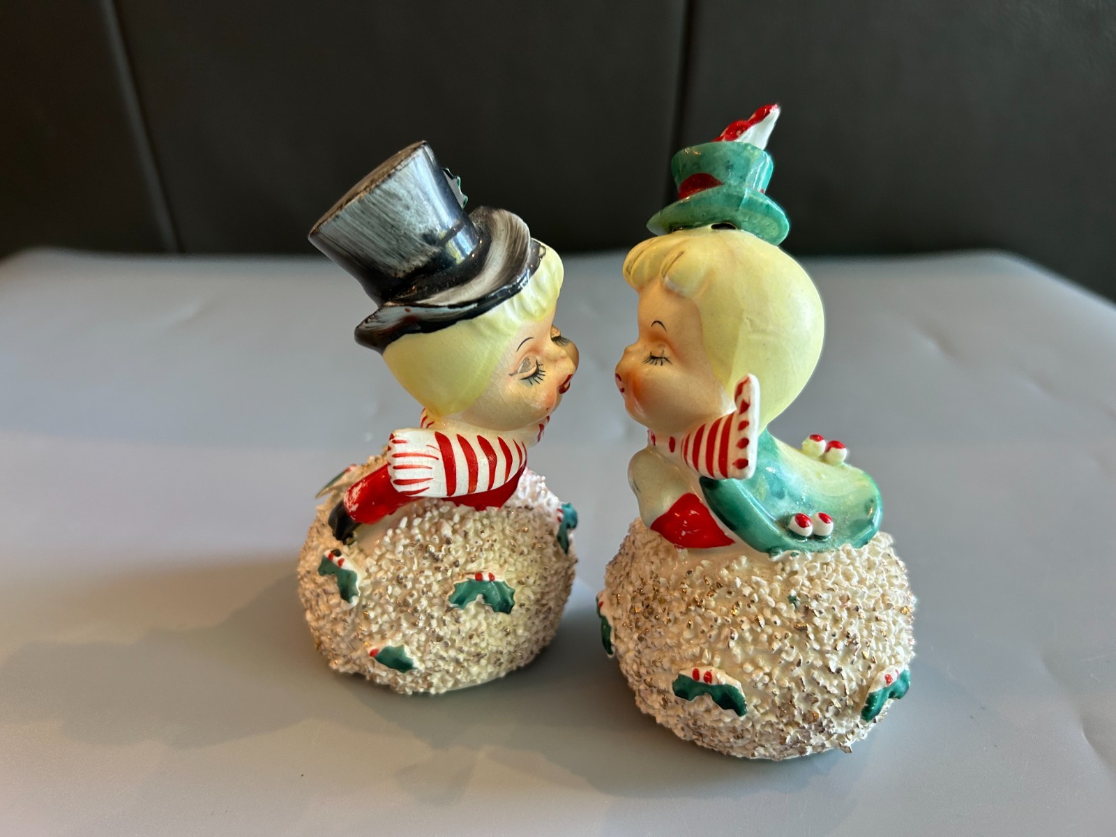Vintage Geo Z Lefton Christmas Spaghetti Snowball Kissing Couple Bells Japan