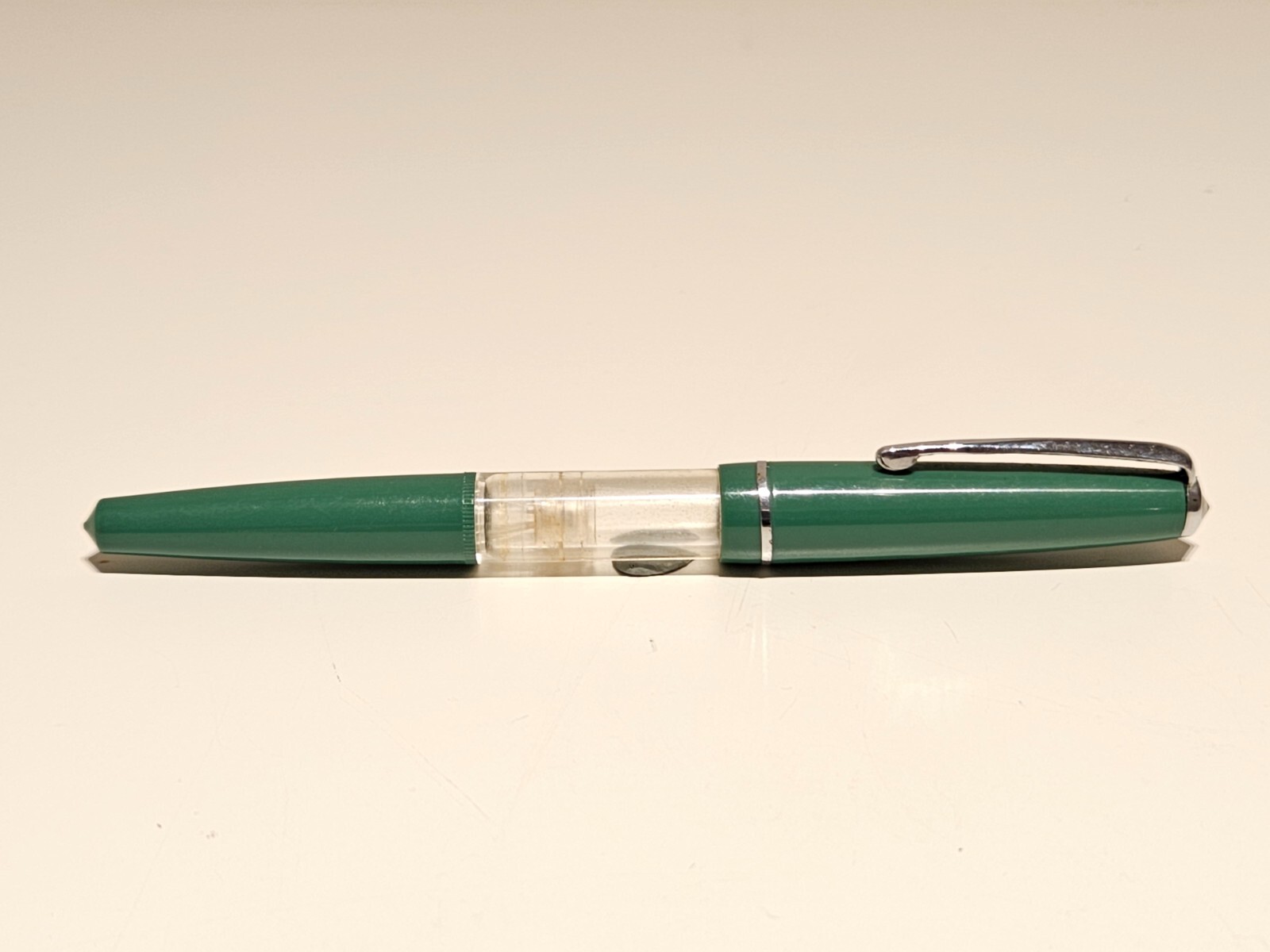 VINTAGE NOS SMALL RARE COLLECTIBLE GREEN CHINA CHINESSE FOUNTAIN PEN \
