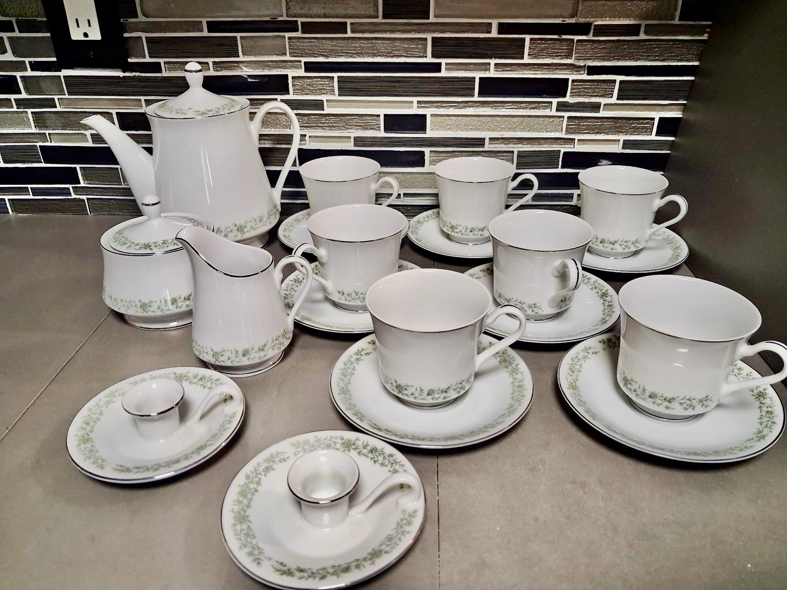 Mikasa Fine China Set G9059 Tea Coffee Pot Cups Saucers
