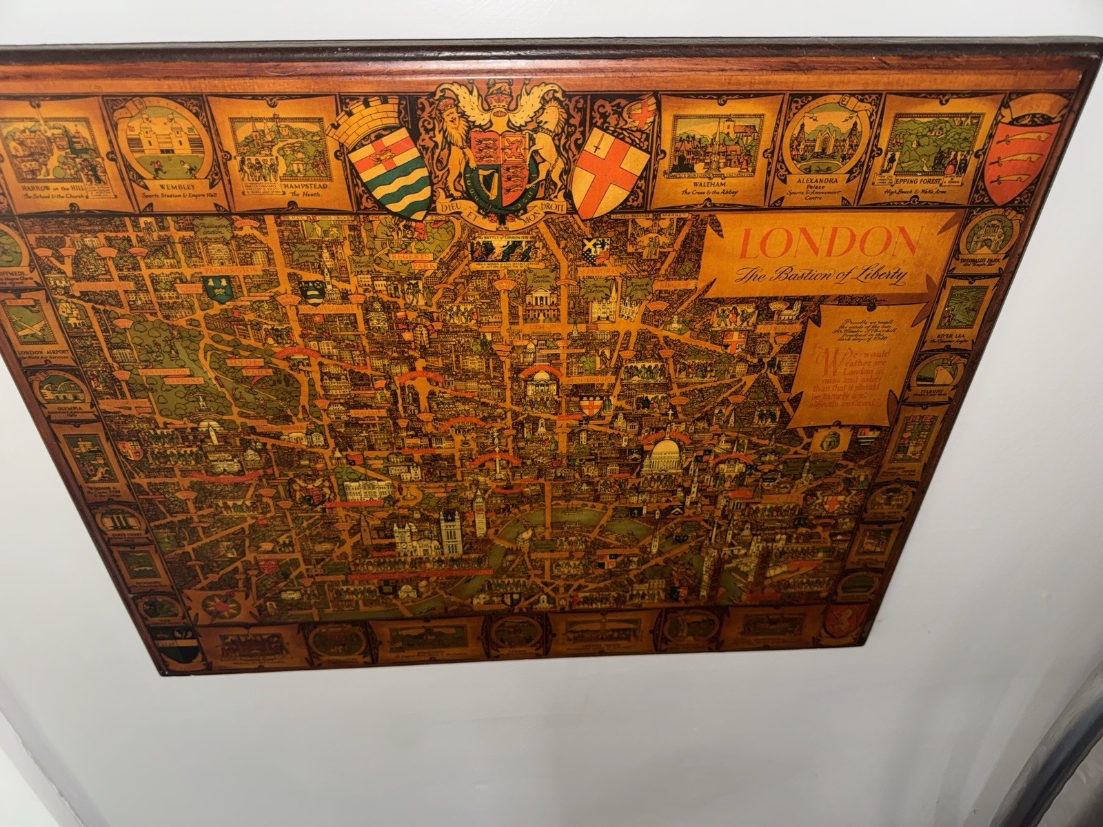 ANTIQUE PRINT  MAP OF LONDON UK COAT OF ARMS VERY DETAILED FROM 1951