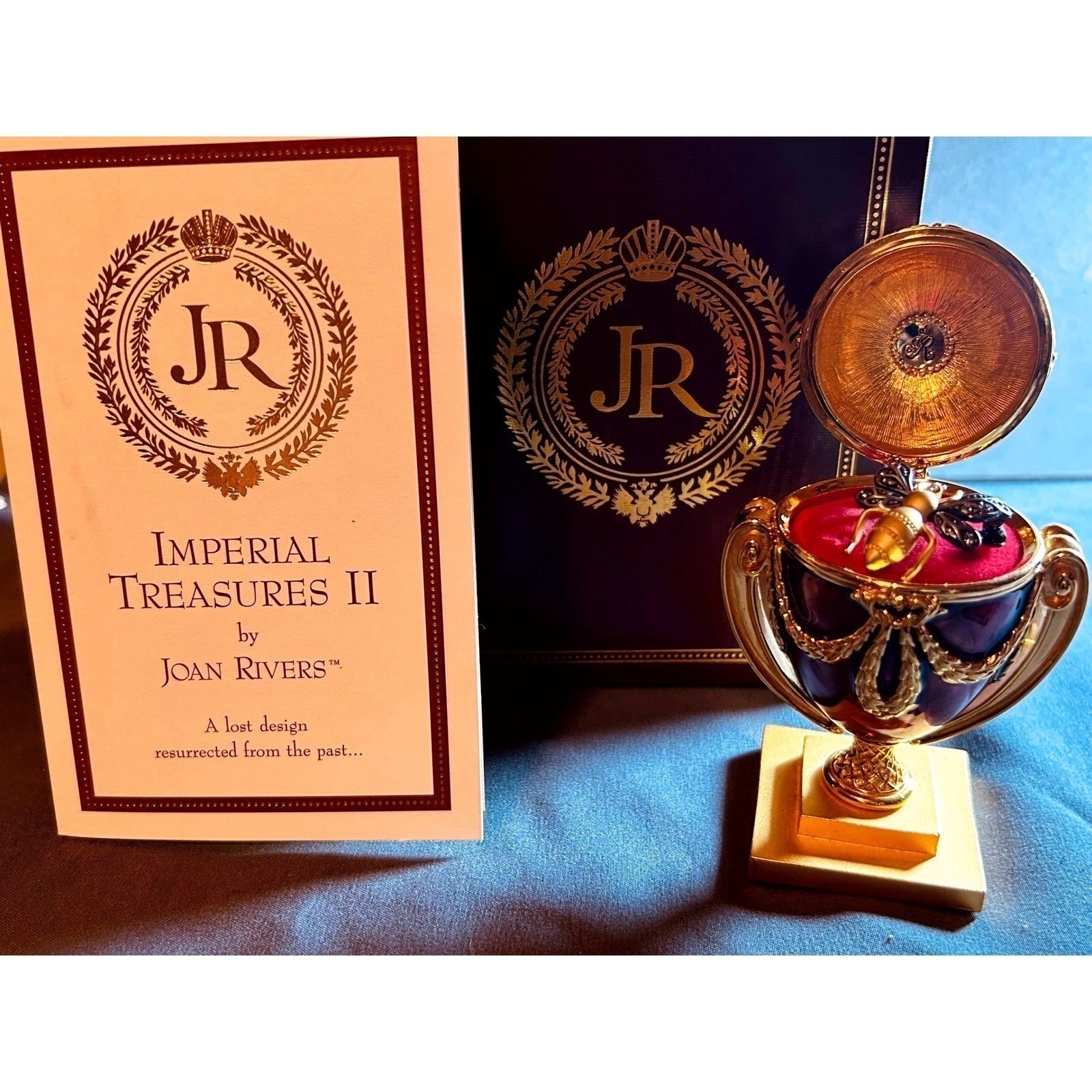 Joan Rivers Imperial Treasures II Fab Style Egg Trinket Box with Bee Pin COA Joan Rivers Imperial Treasures II Fab Style Egg Trinket Box with Bee Pin COA