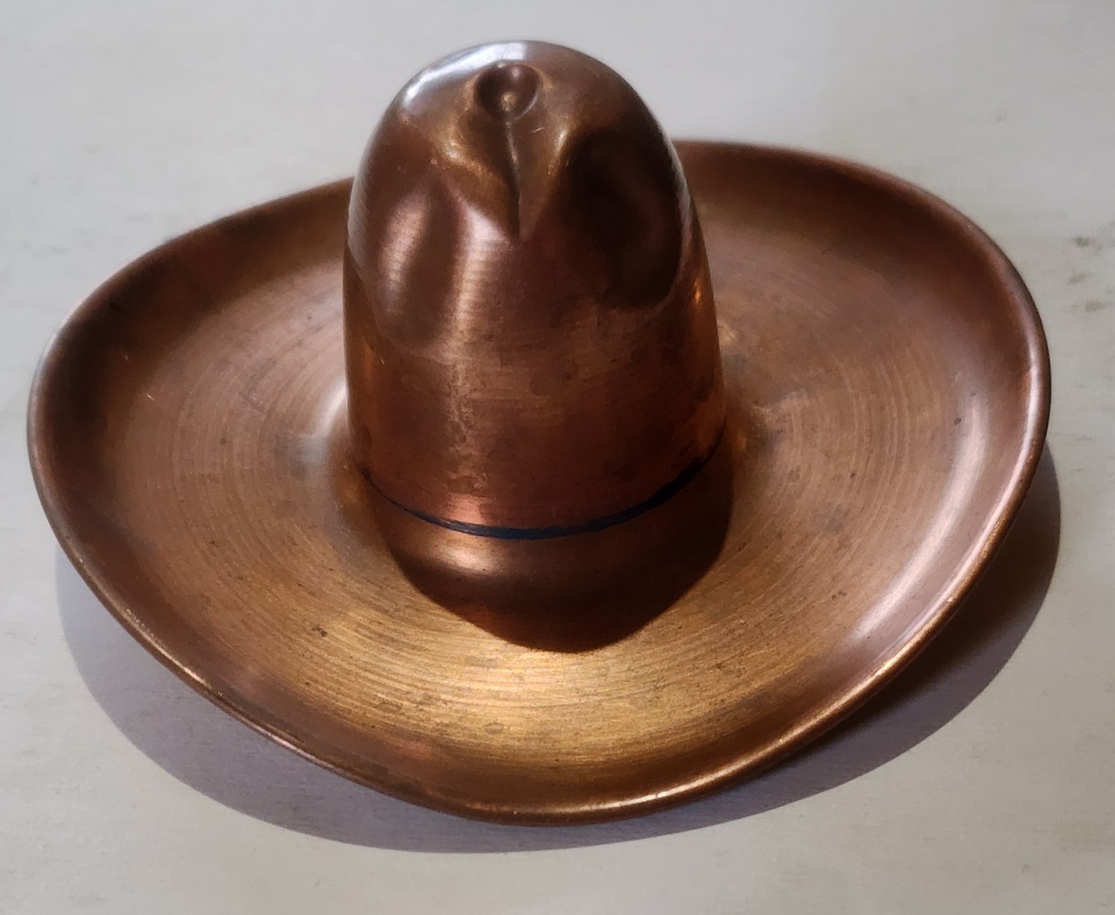 VINTAGE 1940'S COPPER WESTERN COWBOY HAT ASHTRAY 