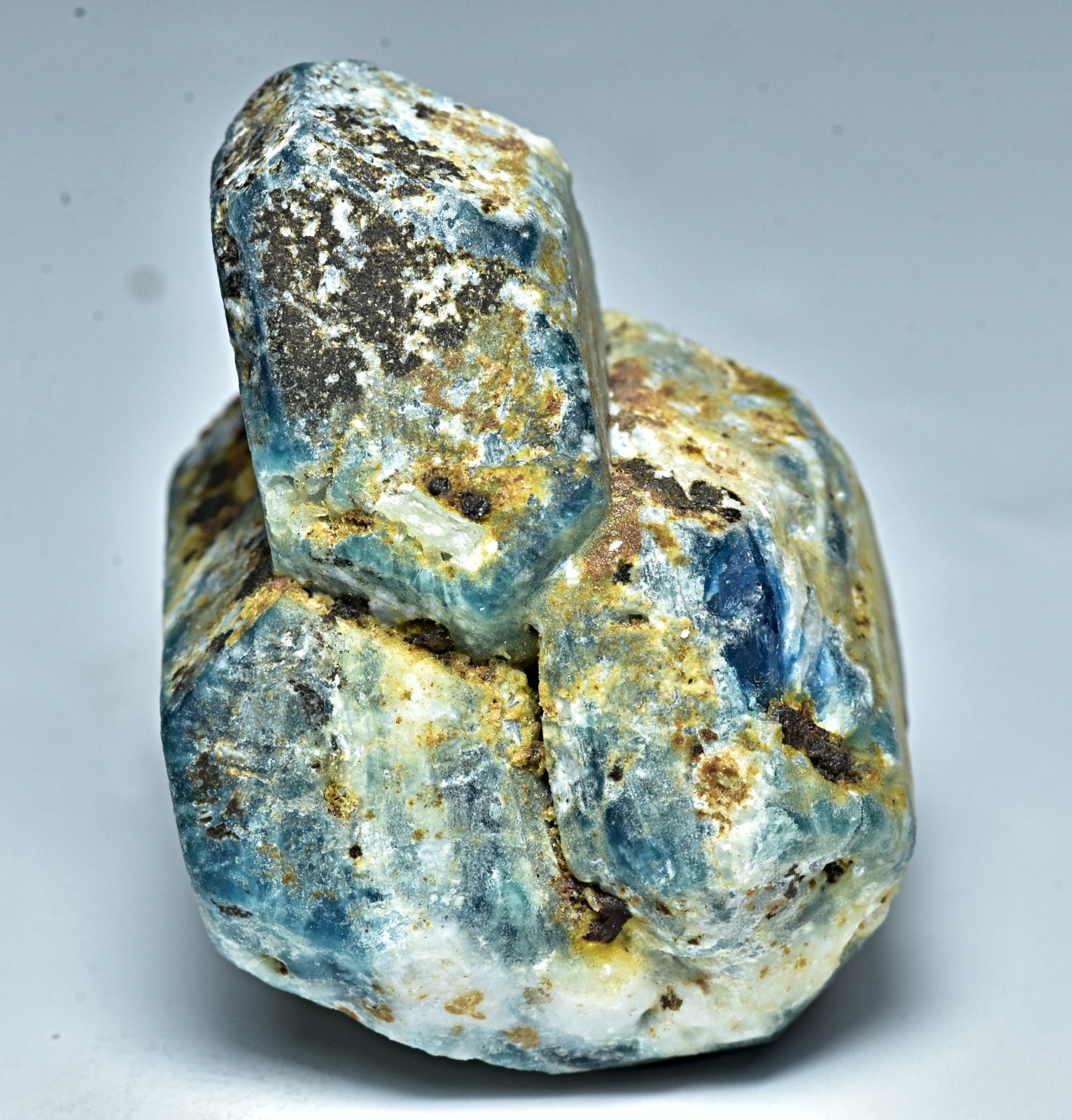 Unique Fluorescent Terminated Sodalite Crystal From badakhshan Afg 20 Gram
