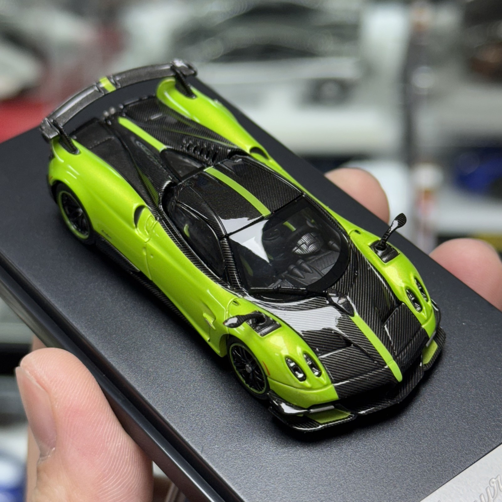 1:64 Huayra BC Alloy Model Car with Opening Roof Collectible Display