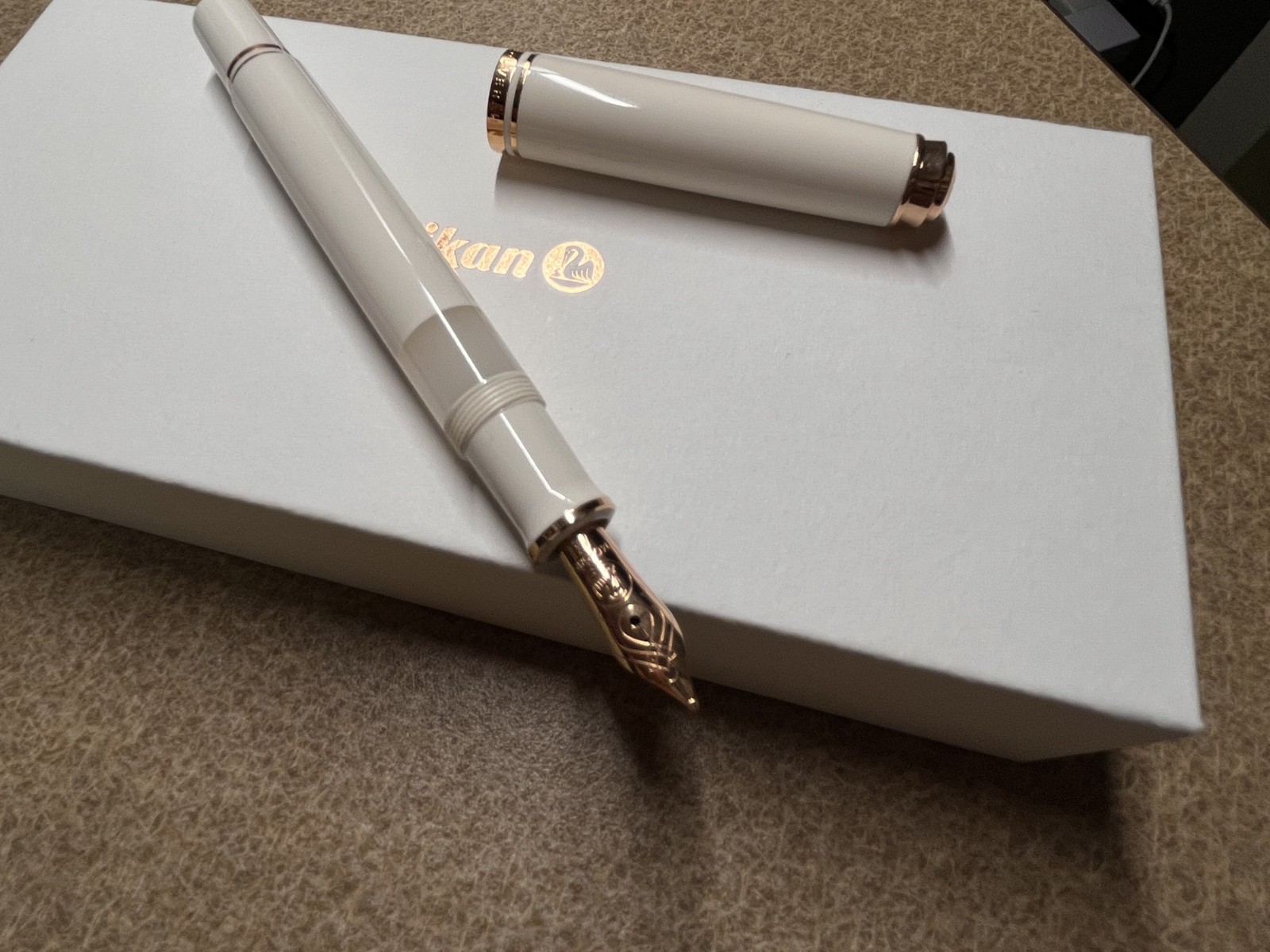 Pelikan Souveran M600 Fountain Pen 14k Rose