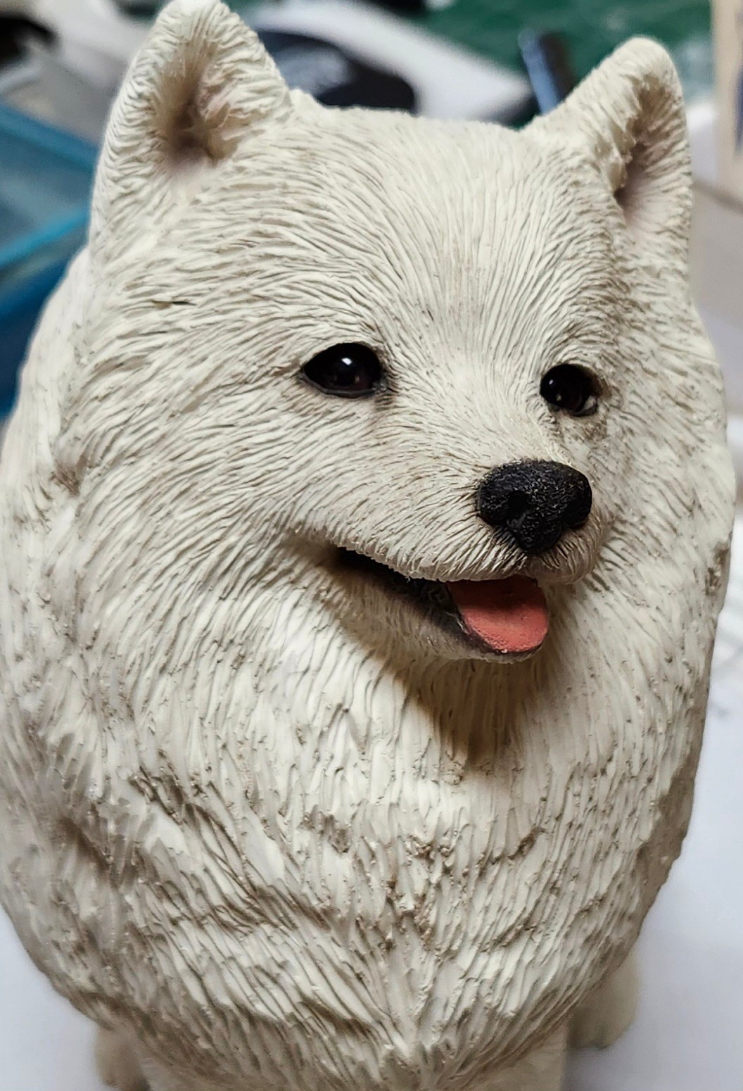 Sandicast American Eskimo Dog Figurine - Artist S. Brue, 1998 - Discontinued
