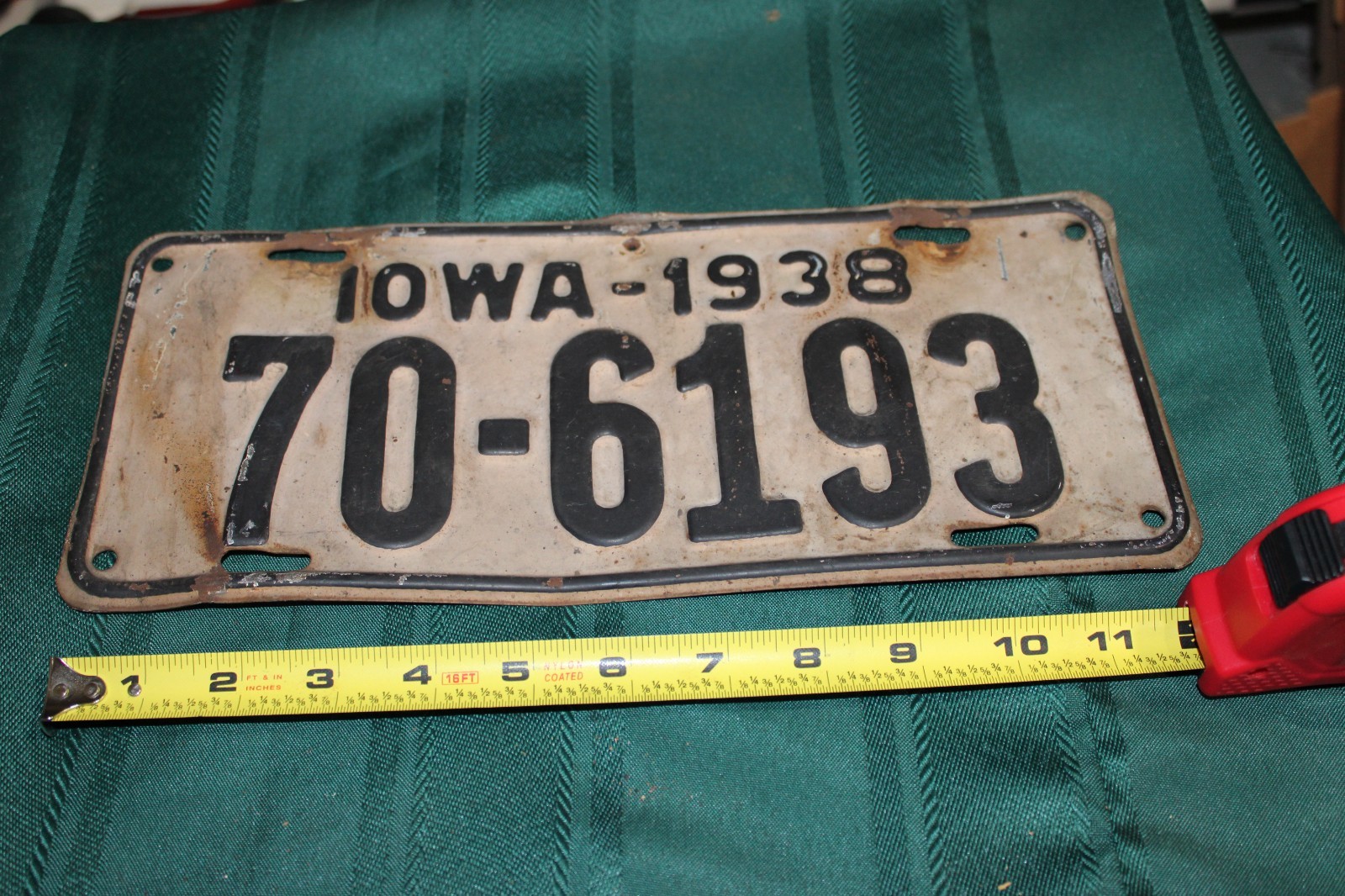 IOWA LICENSE PLATE 1938 MUSCATINE COUNTY 70-6193 ROUGH