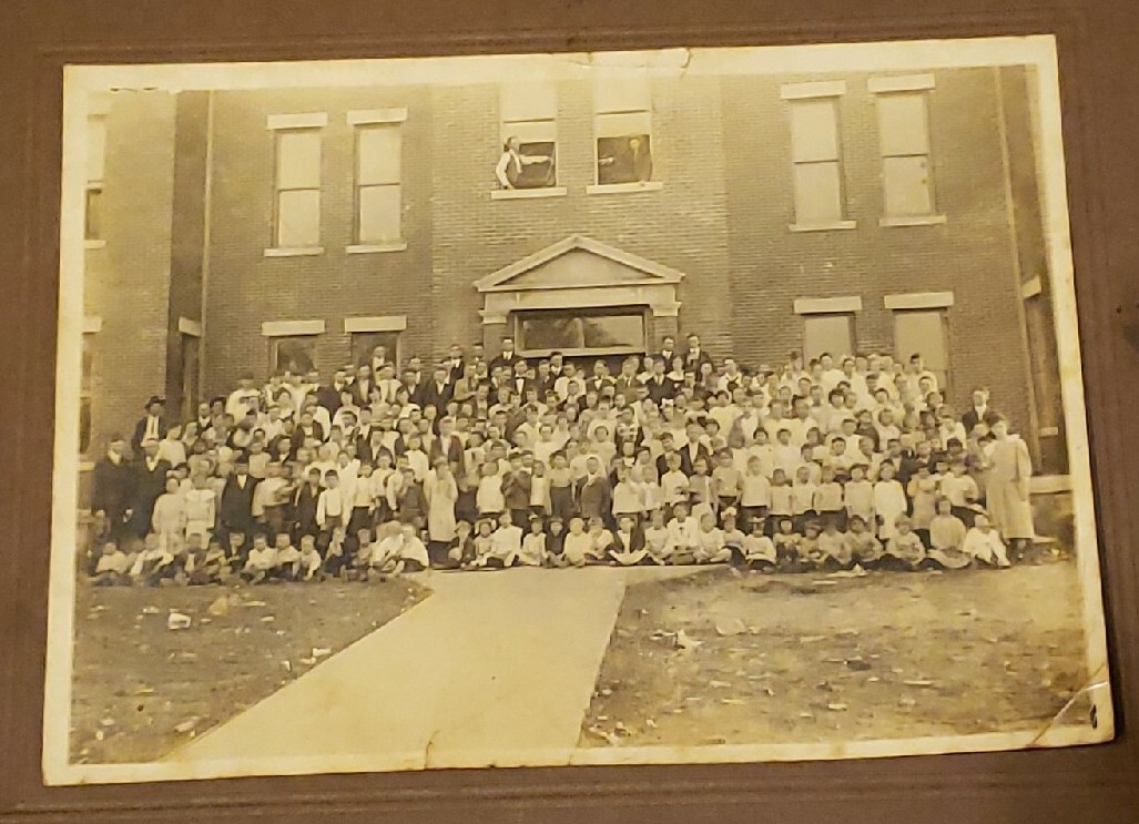 Vintage Antique SHERIDAN AR. ENTIRE K-12 SCHOOL GROUP Photo @ New School in 1913