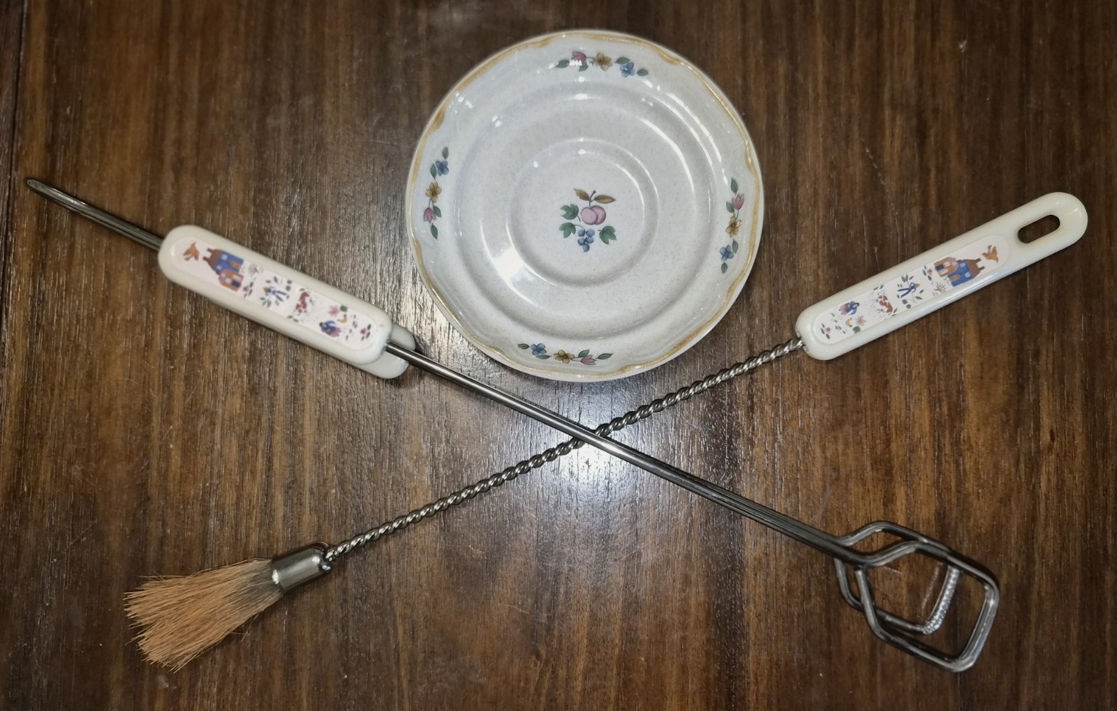 VERY RARE Vintage International Heartland BBQ Grill Tool Set Tongs Brush+ Saucer VERY RARE Vintage International Heartland BBQ Grill Tool Set Tongs Brush+ Saucer