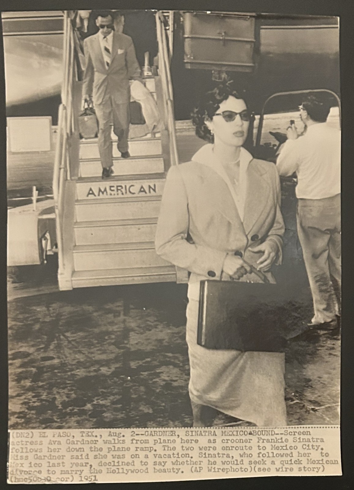 1951 Photo-Frank Sinatra & Ava Gardner En Route To Mexico City 1951 Photo-Frank Sinatra & Ava Gardner En Route To Mexico City