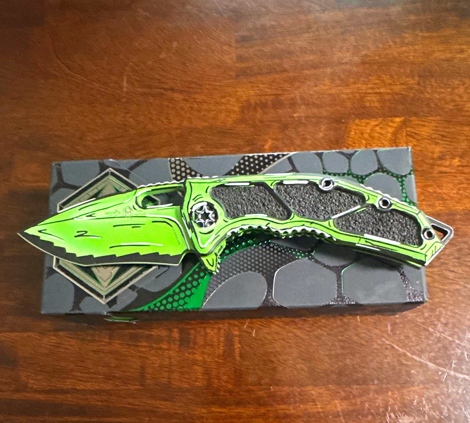Heretic Knives Medusa V3 Manual Recurve Toxic Green Cel-Shading Button Lock