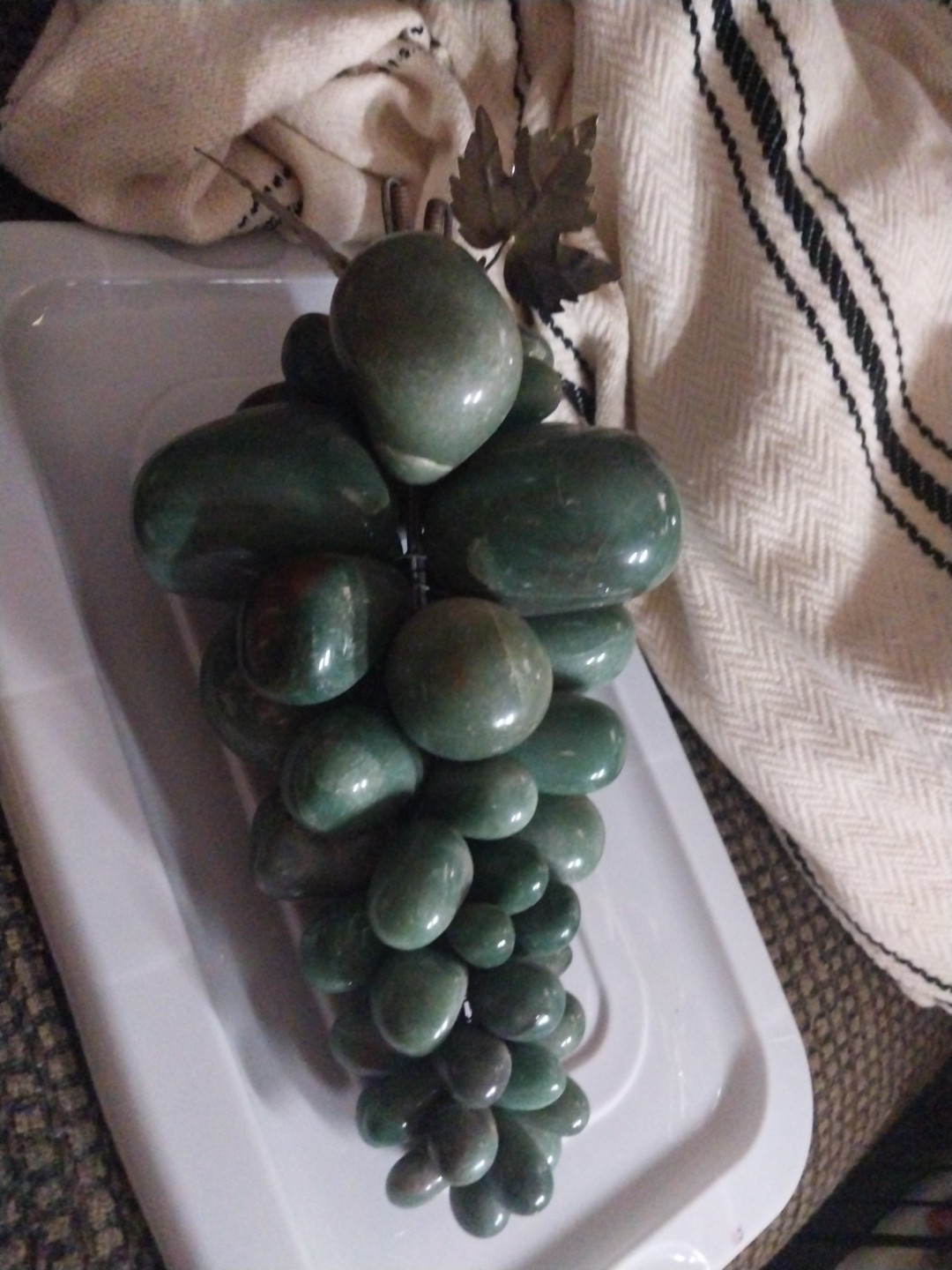 VINTAGE HUGE GREEN JADE GRAPE CLUSTER With Leaves  10\