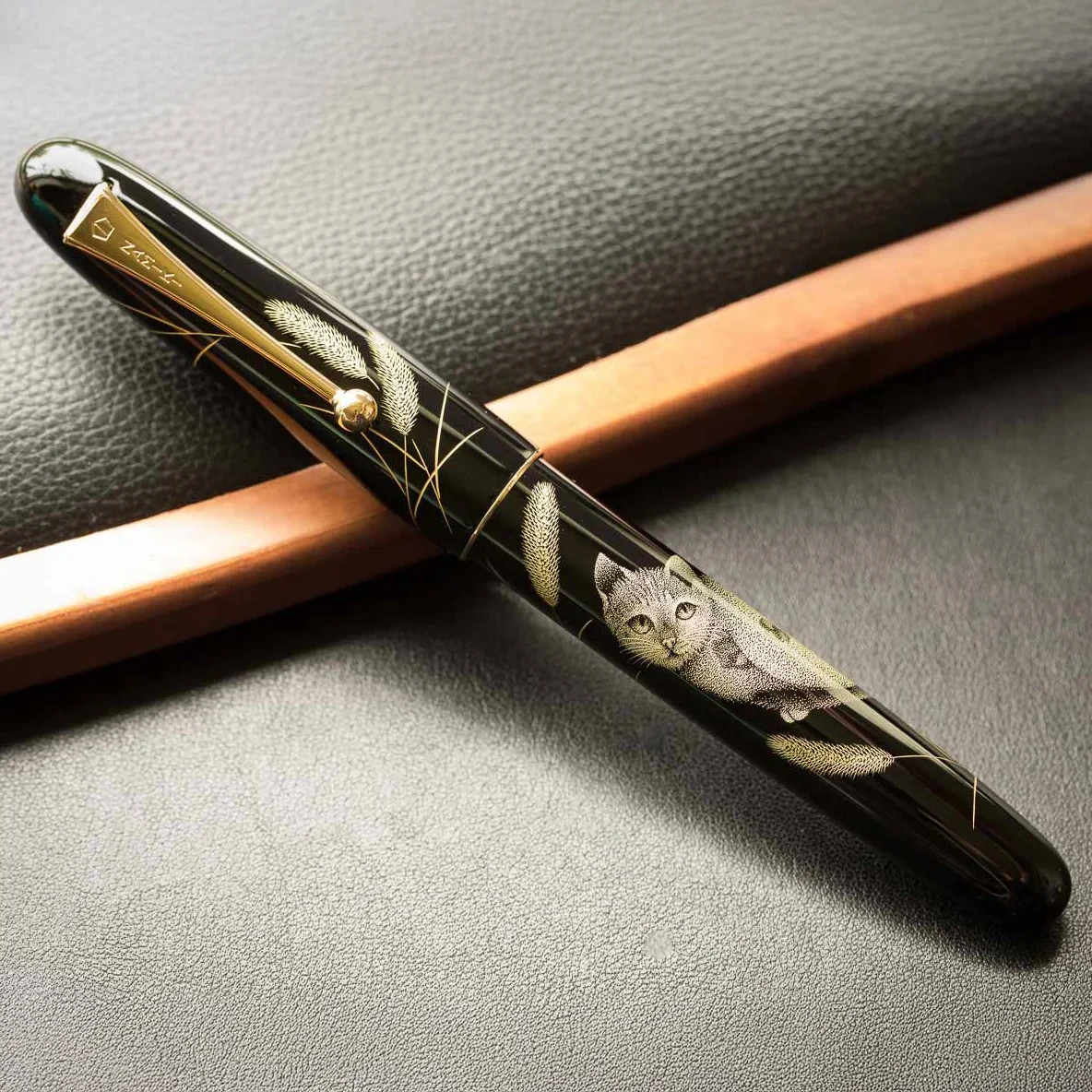 Namiki Yukari Royale Chinkin Cat Fountain Pen - M Namiki Yukari Royale Chinkin Cat Fountain Pen - M