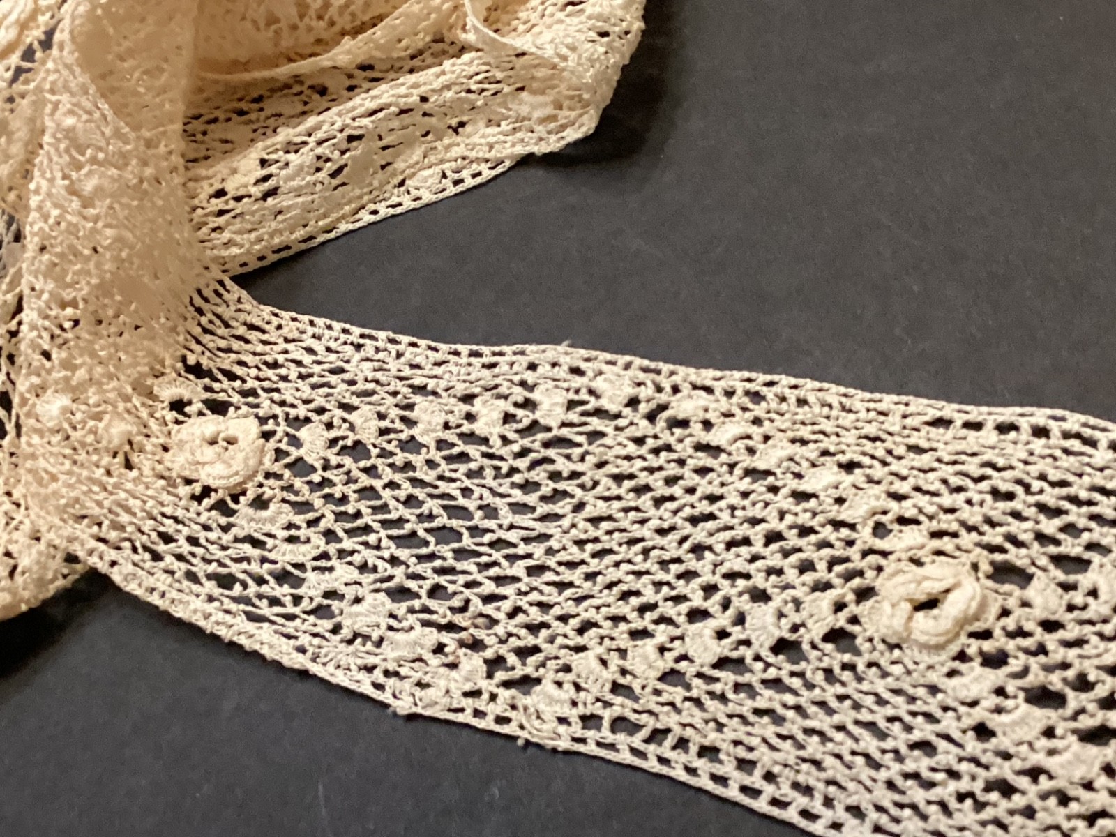 1+ Yds- Antique Victorian 2” Irish Crochet Roses Lace 3D TRIM Ecru VTG Handmade