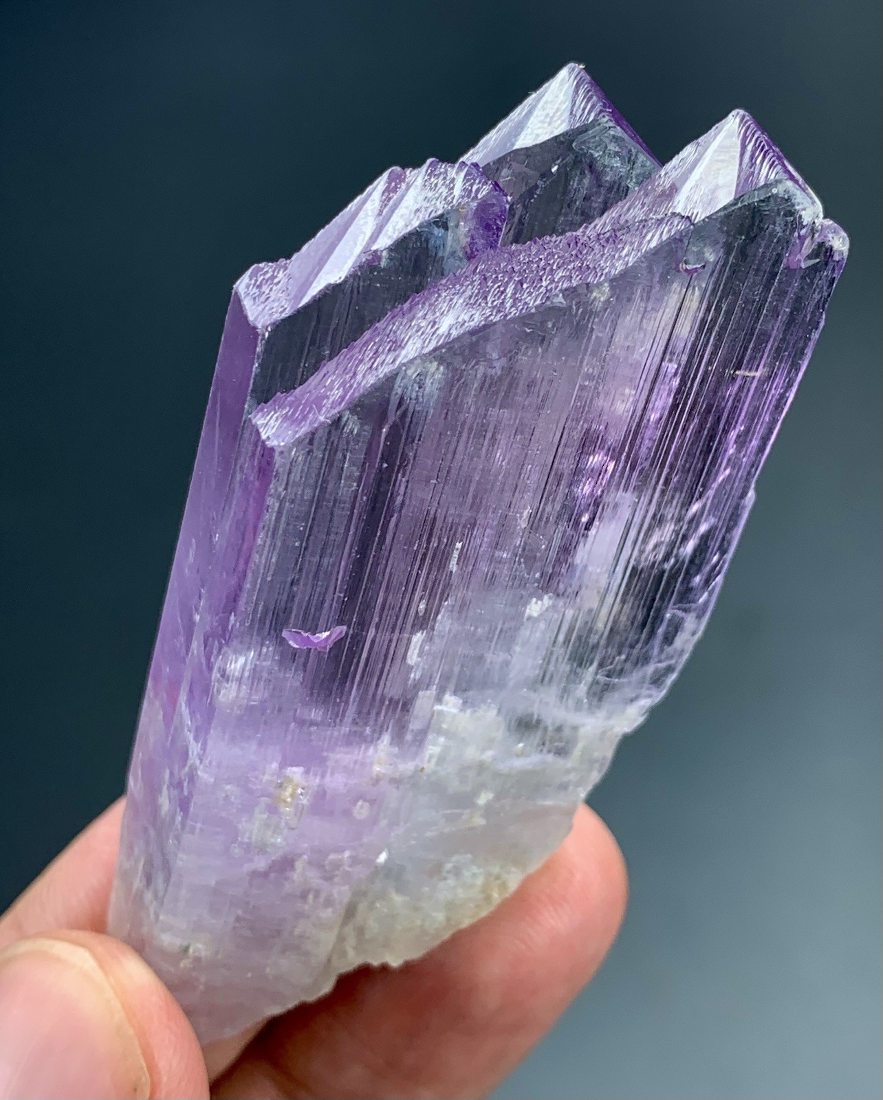 194 Ct Natural Kunzite Crystal From Afghanistan Gemmy Pink