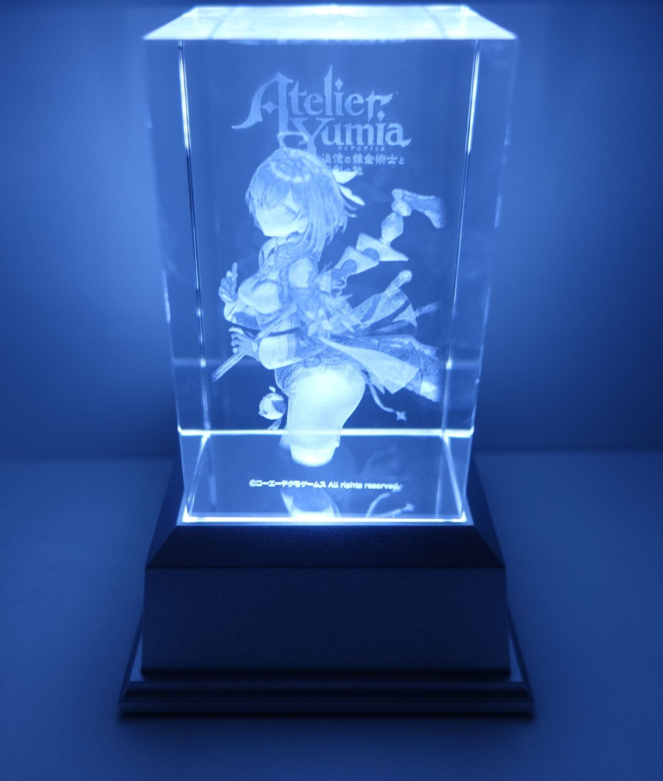 Atelier Yumia 3D Art Crystal & LED Pedestal