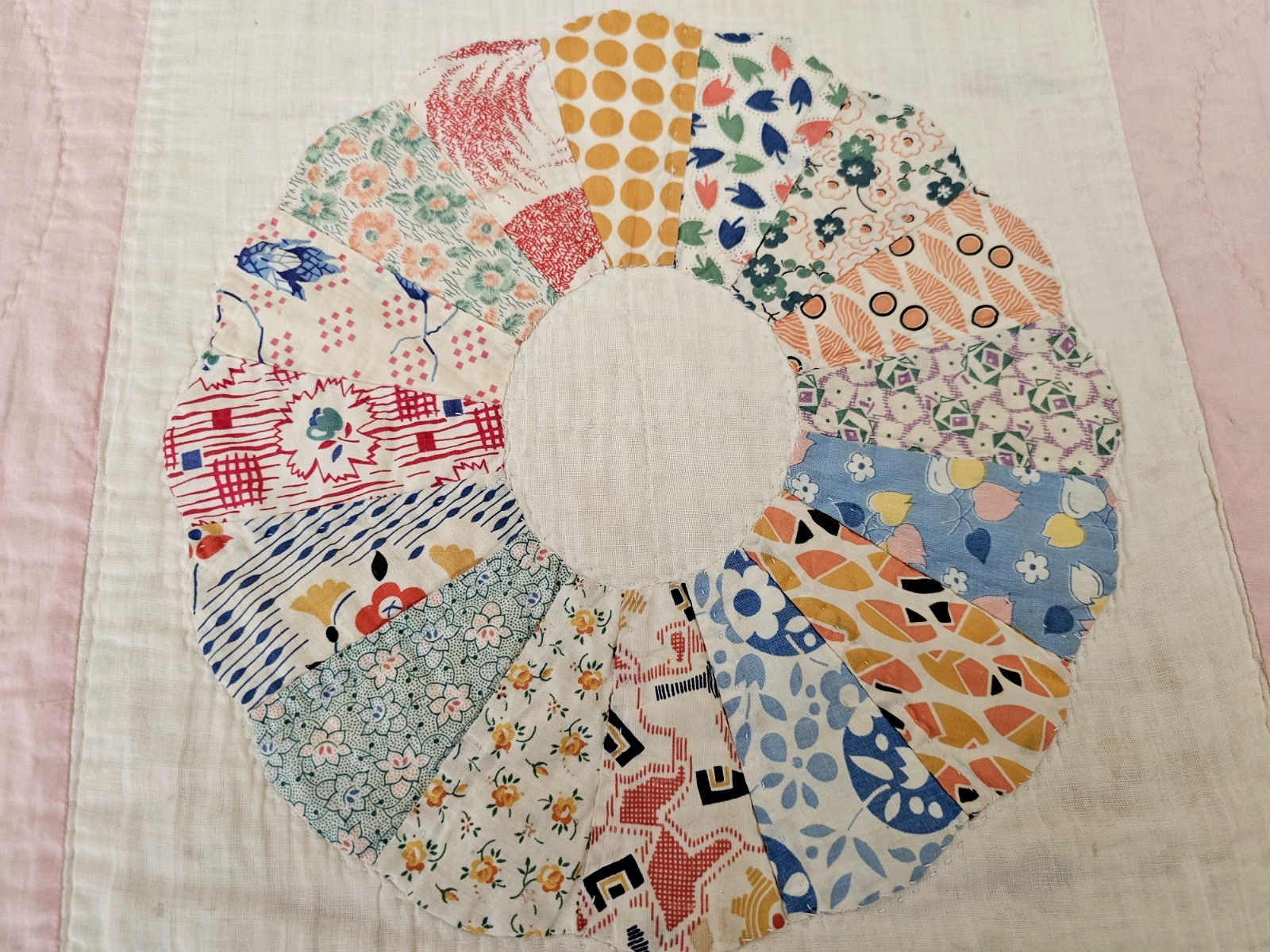 Vintage Handmade Quilt 99x84 Dresden Plate Patchwork Cottage Farmhouse 30s-40s