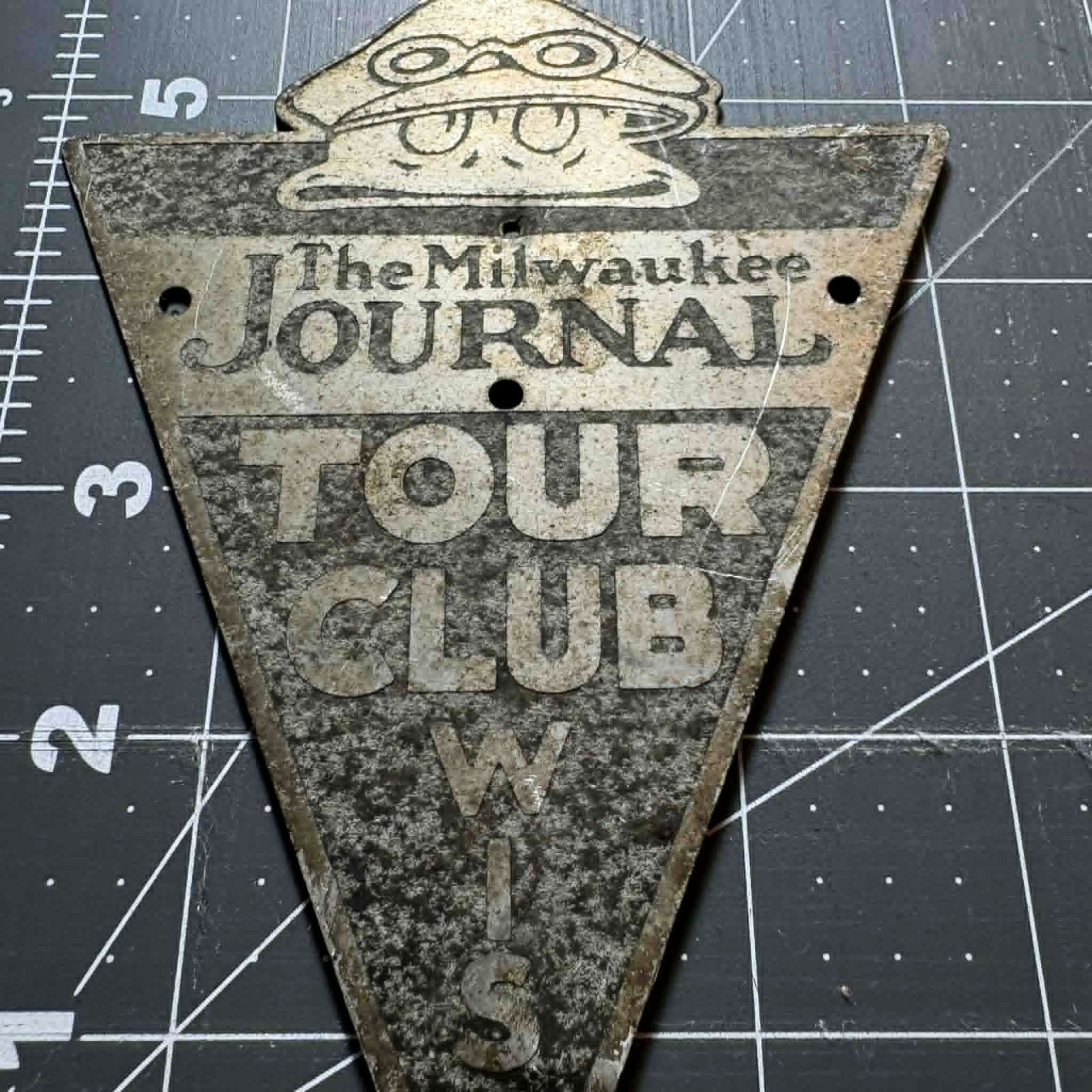 Vintage Milwaukee Journal Tour Club Wisconsin Auto Radiator Grille Badge Sign