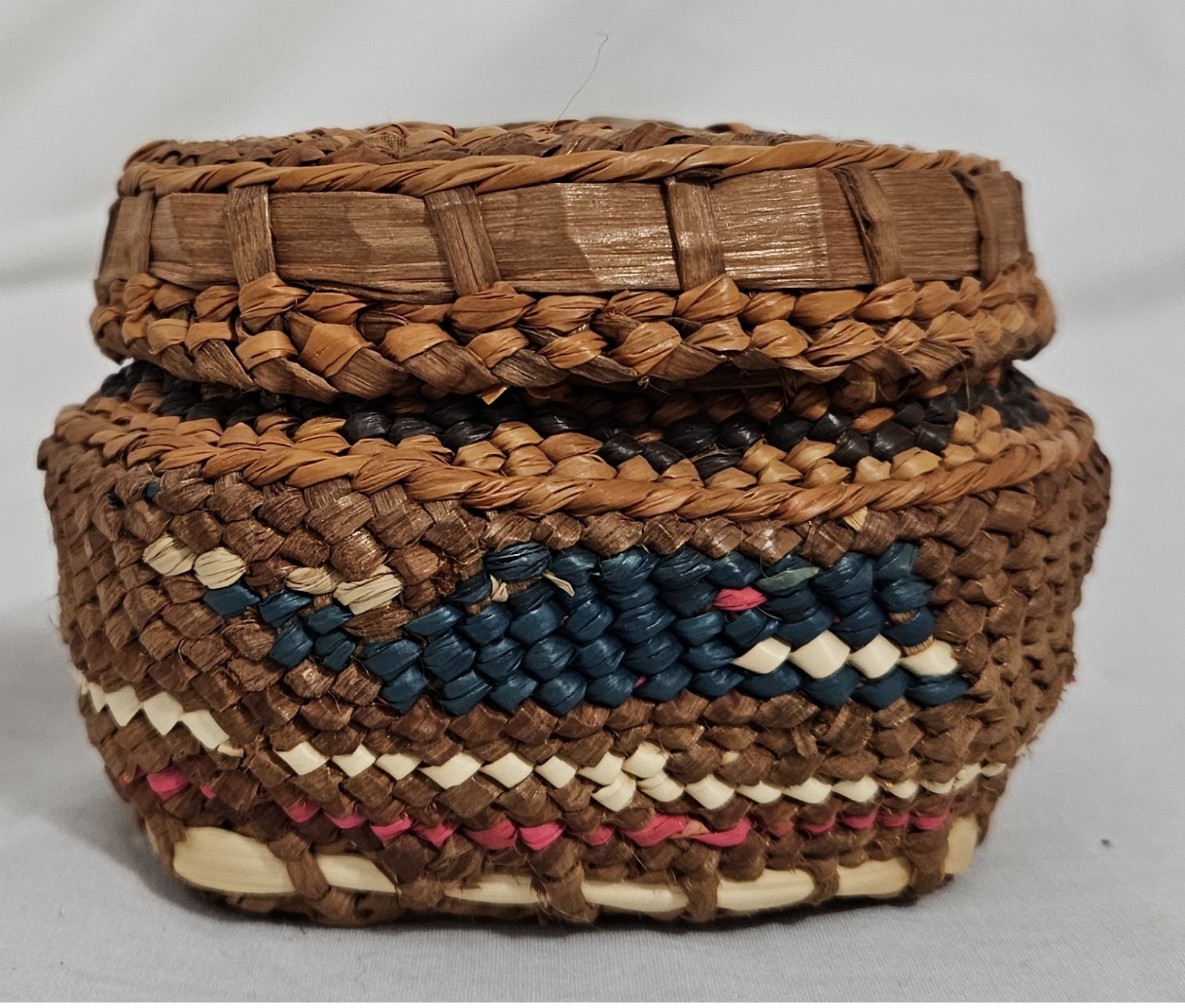 HOH TRIBE CEDAR BARK BASKET w/ LID - WHALES & DUCKS - WALTER WARD - 4 X 3