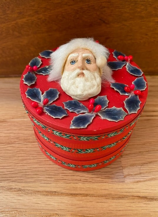 Artisan SANTA  HANDCRAFTED Mott Miniature Original Trinket Box Painted  1983