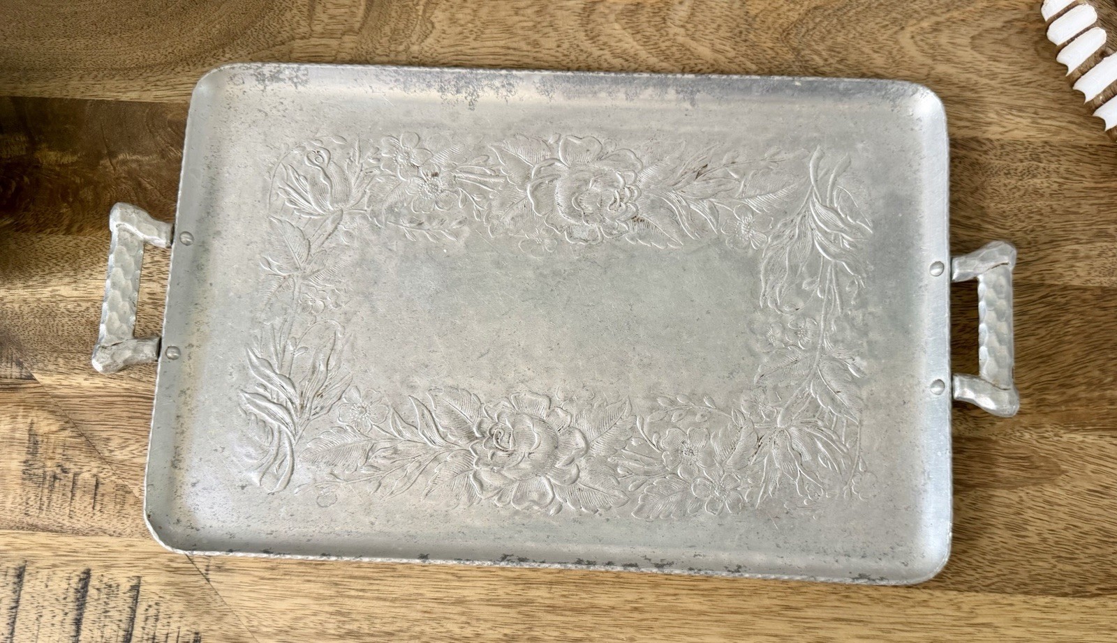 VTG Everlast Hand Forged Aluminum Serving Tray Floral Pattern Plus Handles