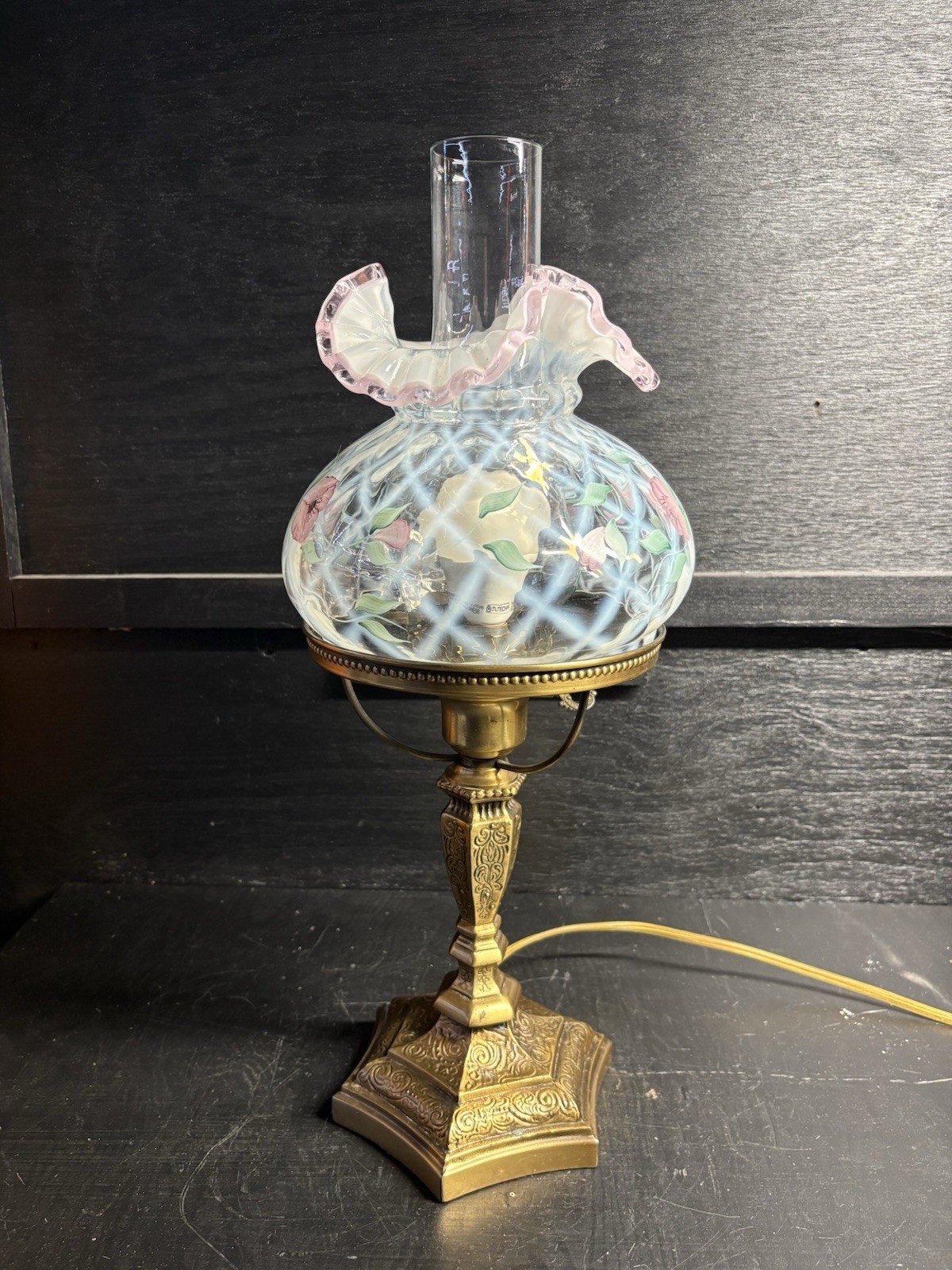A Beautiful Vintage Fenton Hand Painted Rose Crest Trellis Student Lamp Working