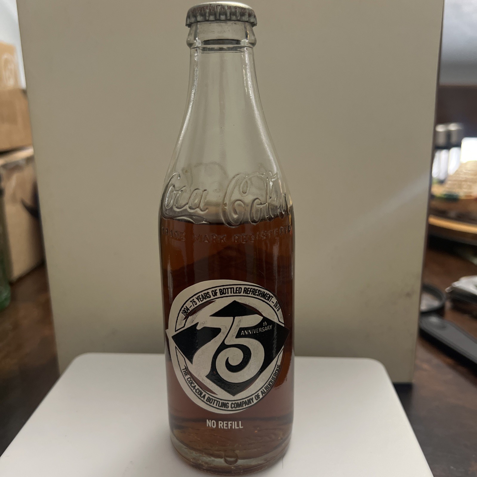 Vintage 1902- 75 Years Of Bottled Refreshment - 1979 10 FL. OZ Coca-Cola