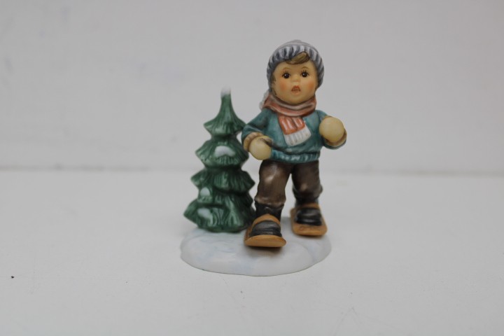Berta Hummel Dashing Through The Snow BH99/P Goebel Figurine 2001