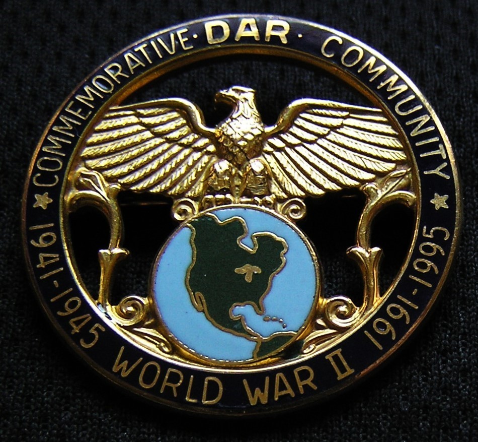VTG DAR DAUGHTERS OF THE AMERICAN REVOLUTION WORLD WAR II GOLD FILLED PIN - WWII VTG DAR DAUGHTERS OF THE AMERICAN REVOLUTION WORLD WAR II GOLD FILLED PIN - WWII