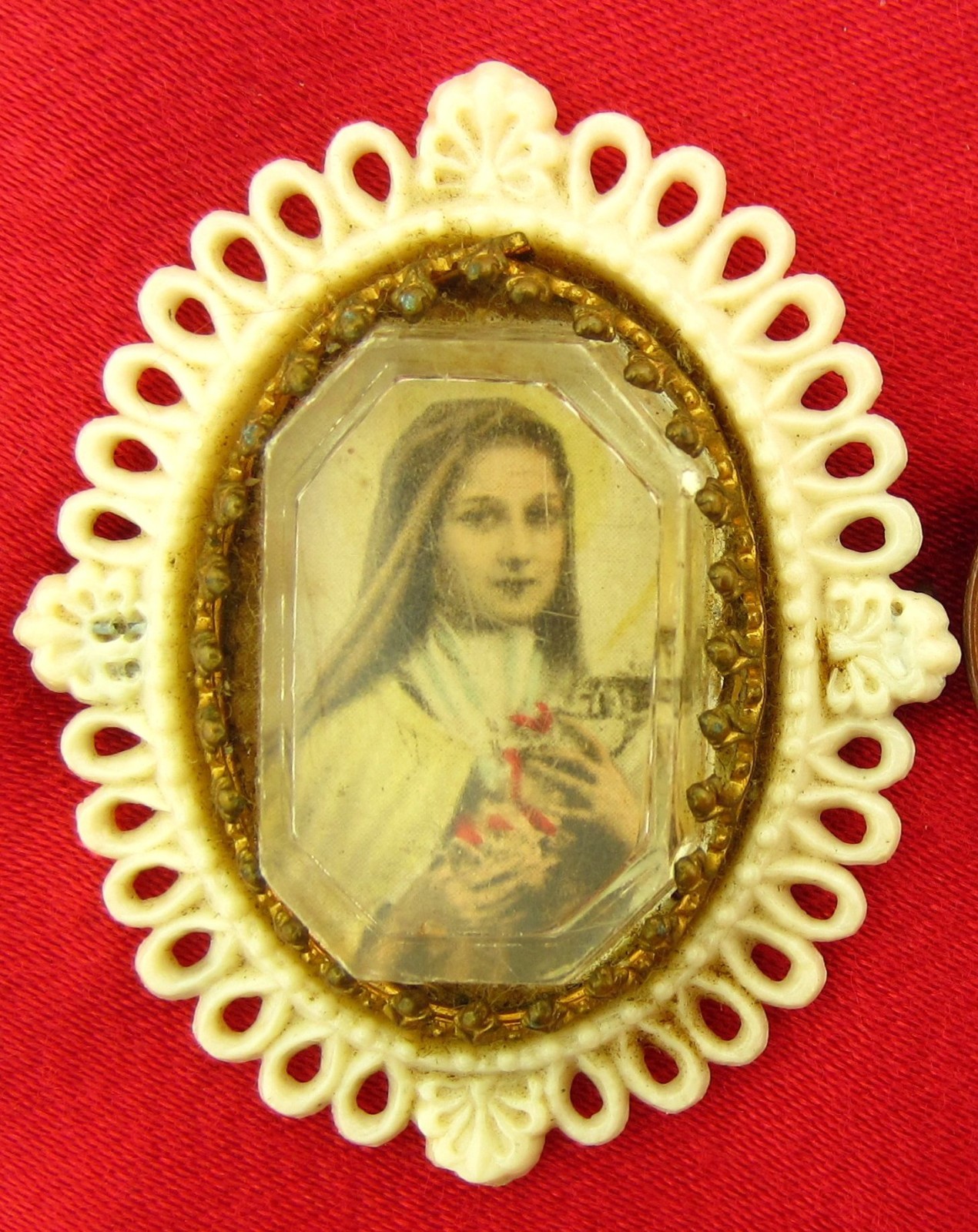 Vintage SAINT THERESE Pin Brooch RELIGIOUS CATHOLIC Color Picture Plastic Pin