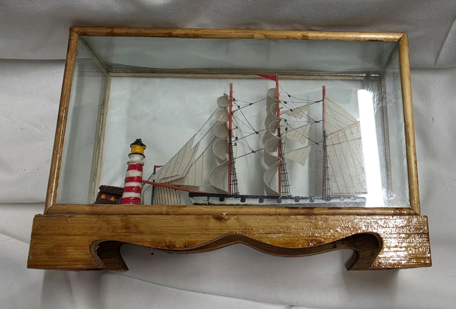 VINTAGE NICE HAND MADE WOOD SAILBOAT SHIP TALLSHIP GLASS CASE DESK GIFT 7\