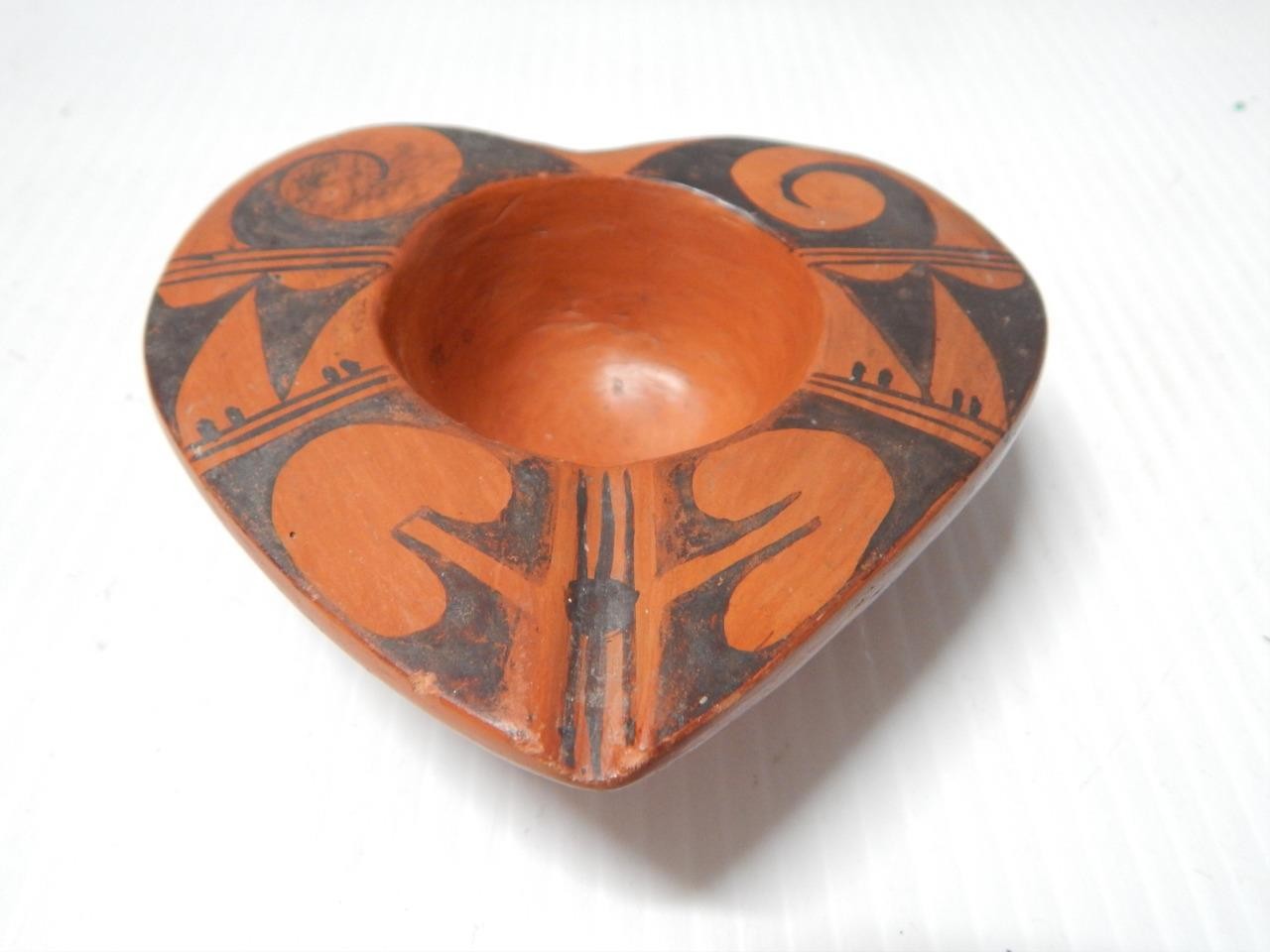 ANTIQUE HOPI INDIAN HEART FORM POT / ASHTRAY - NICE EARLY EXAMPLE 