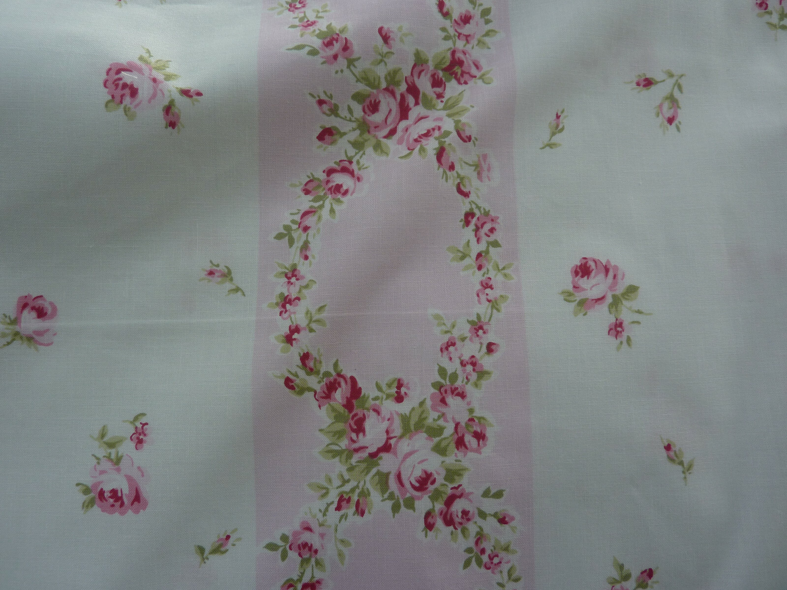 Yuwa 1940\'s Vintage Pillowcase Cotton Fabric Pink Raspberry Roses on White 1 Yd.