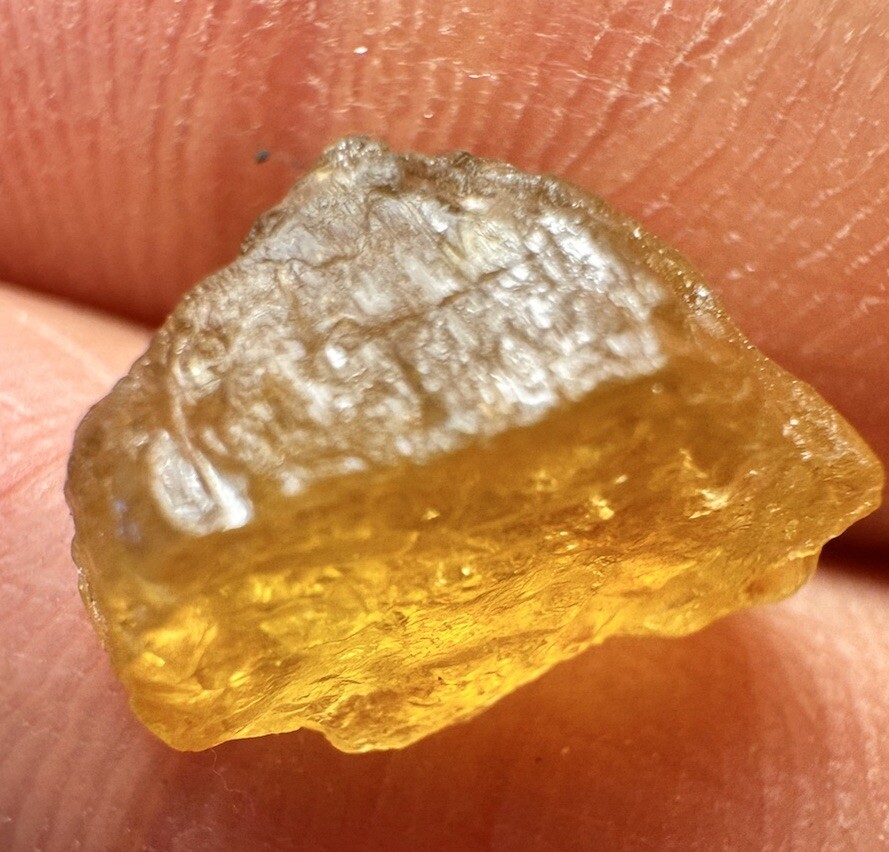 492ct/unknown stones with top colour and quality from Afghanistan