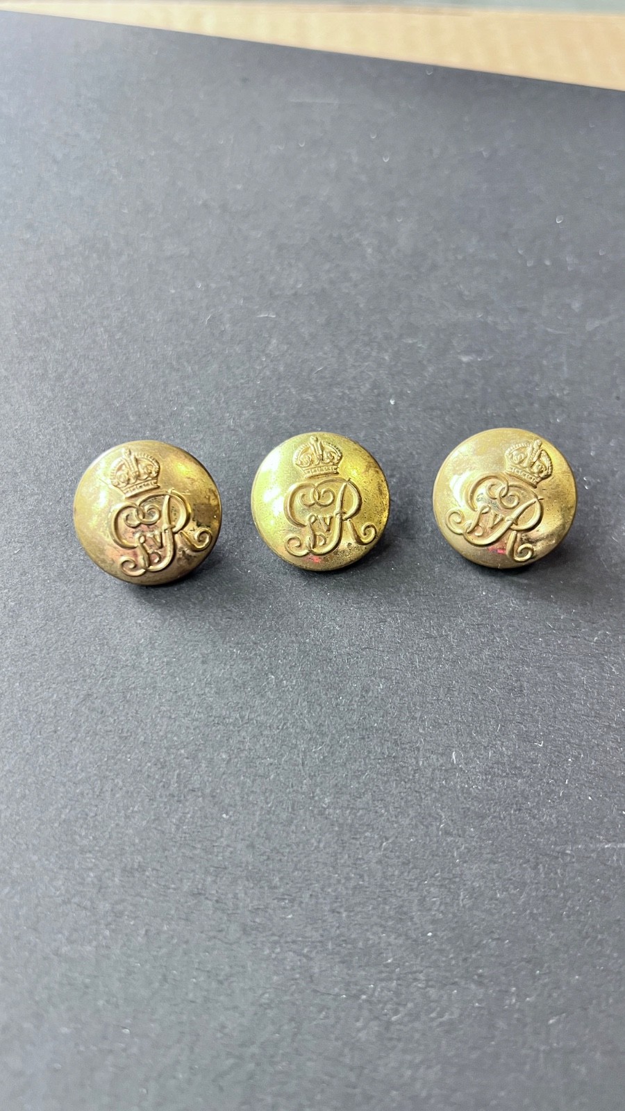 Lot Antique WWI British GVR Royal Cypher Buttons King George V BUTTONS LTD B\'HA