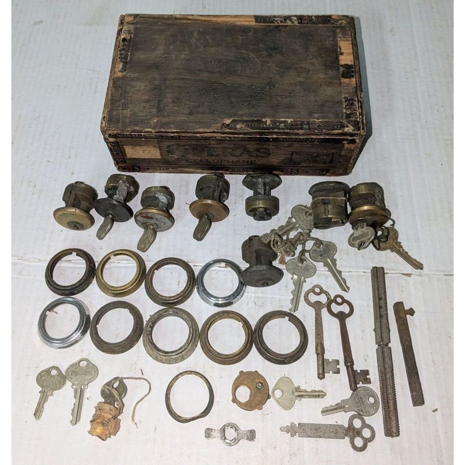 Vintage Bancroft Hotel Saginaw MI Room Keys & Brass Lock Cylinder Lot Cigar Box