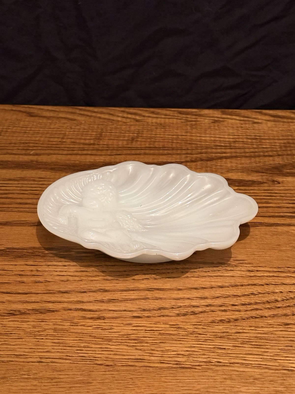 Vintage Old Avon Heavenly White Milk Glass Angel Cherub Cupid Soap Dish