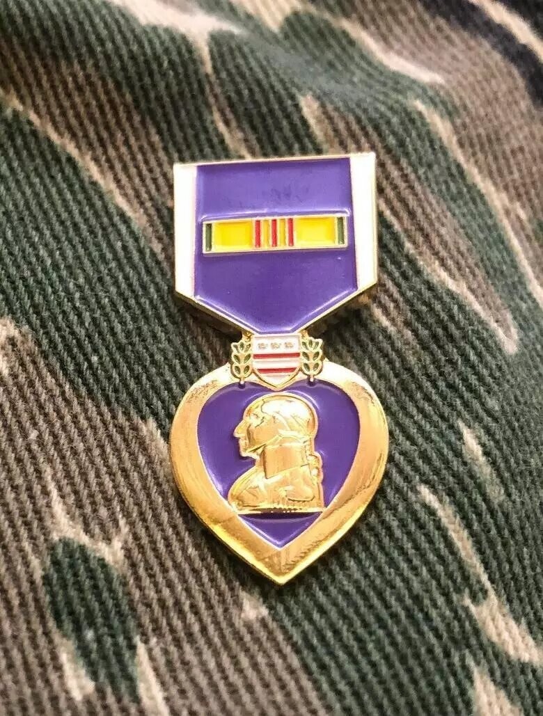 VIETNAM VETERAN COMBAT WOUNDED PURPLE HEART HAT LAPEL PIN ARMY MARINES NAVY VIETNAM VETERAN COMBAT WOUNDED PURPLE HEART HAT LAPEL PIN ARMY MARINES NAVY
