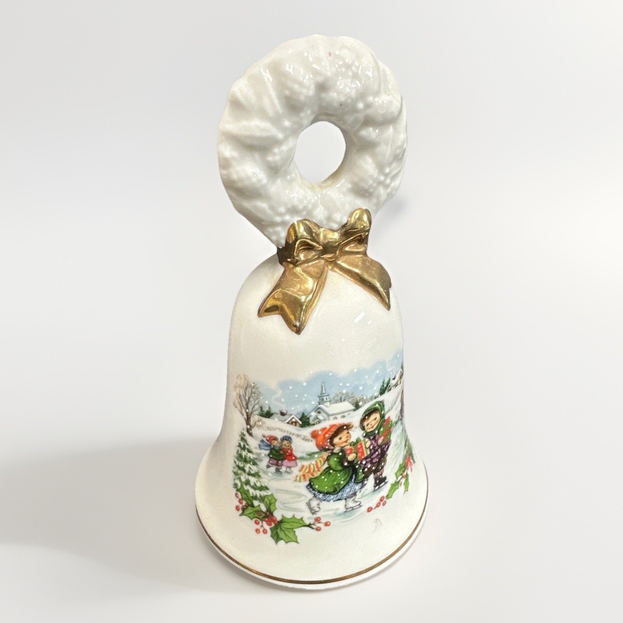1986 avon christmas Winter bell Excellent Preowned