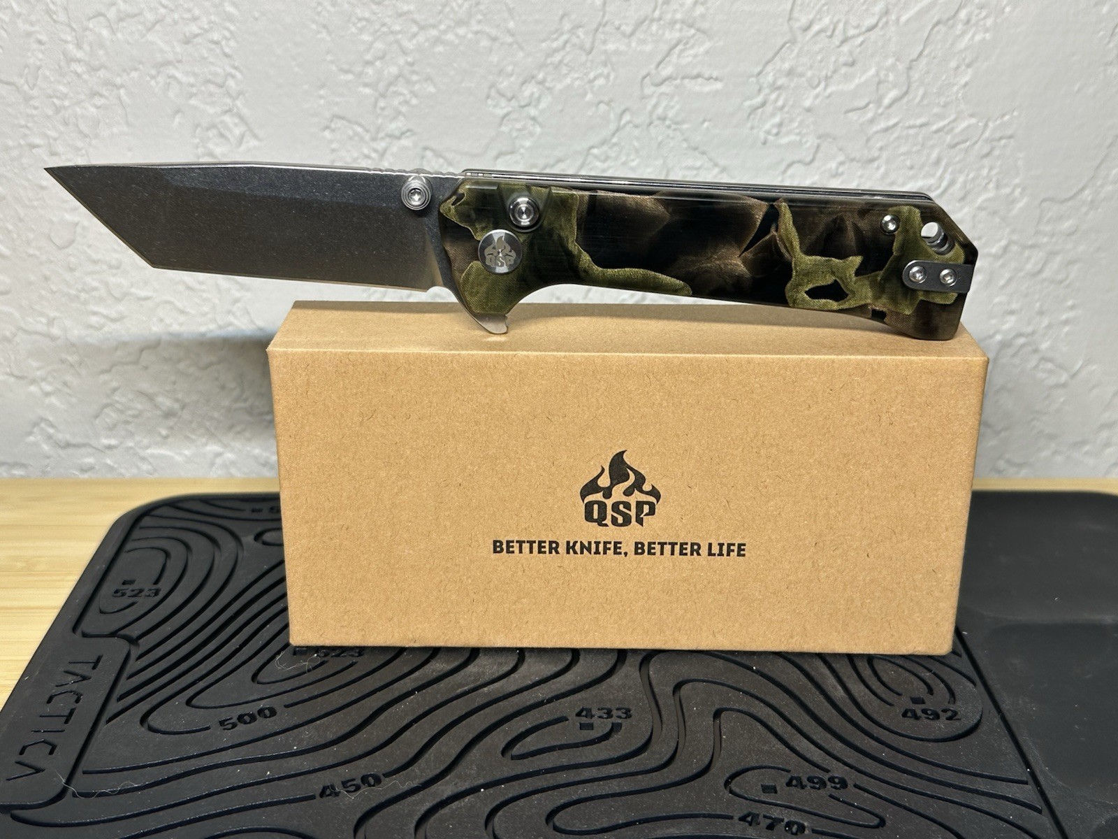 QSP Grebe Button Lock Pocketknife Resin Handle S35VN Drop Point Plain Edge QSP Grebe Button Lock Pocketknife Resin Handle S35VN Drop Point Plain Edge